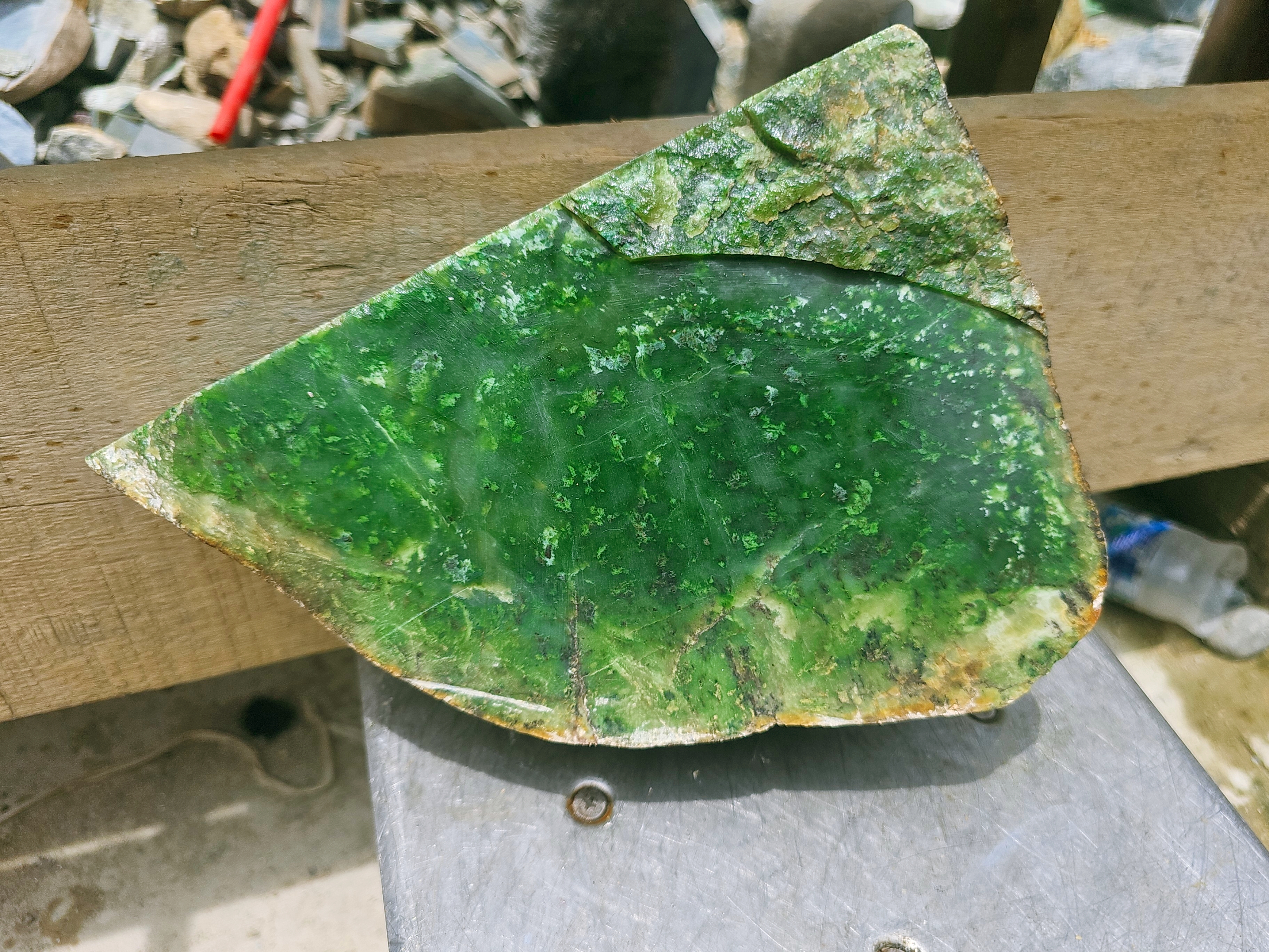 Natural Green Nephrite Jade Rough Slab – 5.2 KG – 23 × 16 × 7 cm