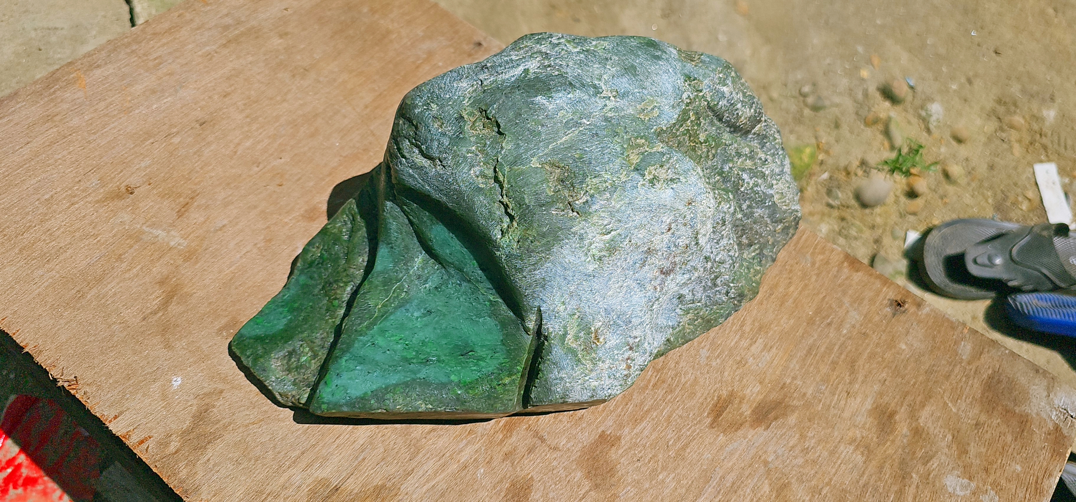 Aceh Natural Deep Forest Green and Moss Green Nephrite Jade Slab with Layered Clouded Veining Rough Stone – 7.6 KG