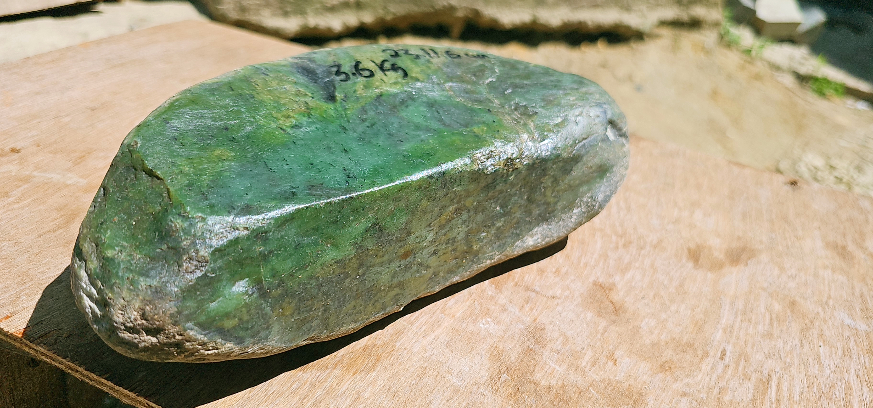 Aceh Natural Deep Forest Green Nephrite Jade with Mossy Cloud Patterns and Organic Contour Rough Stone – 3.6 KG