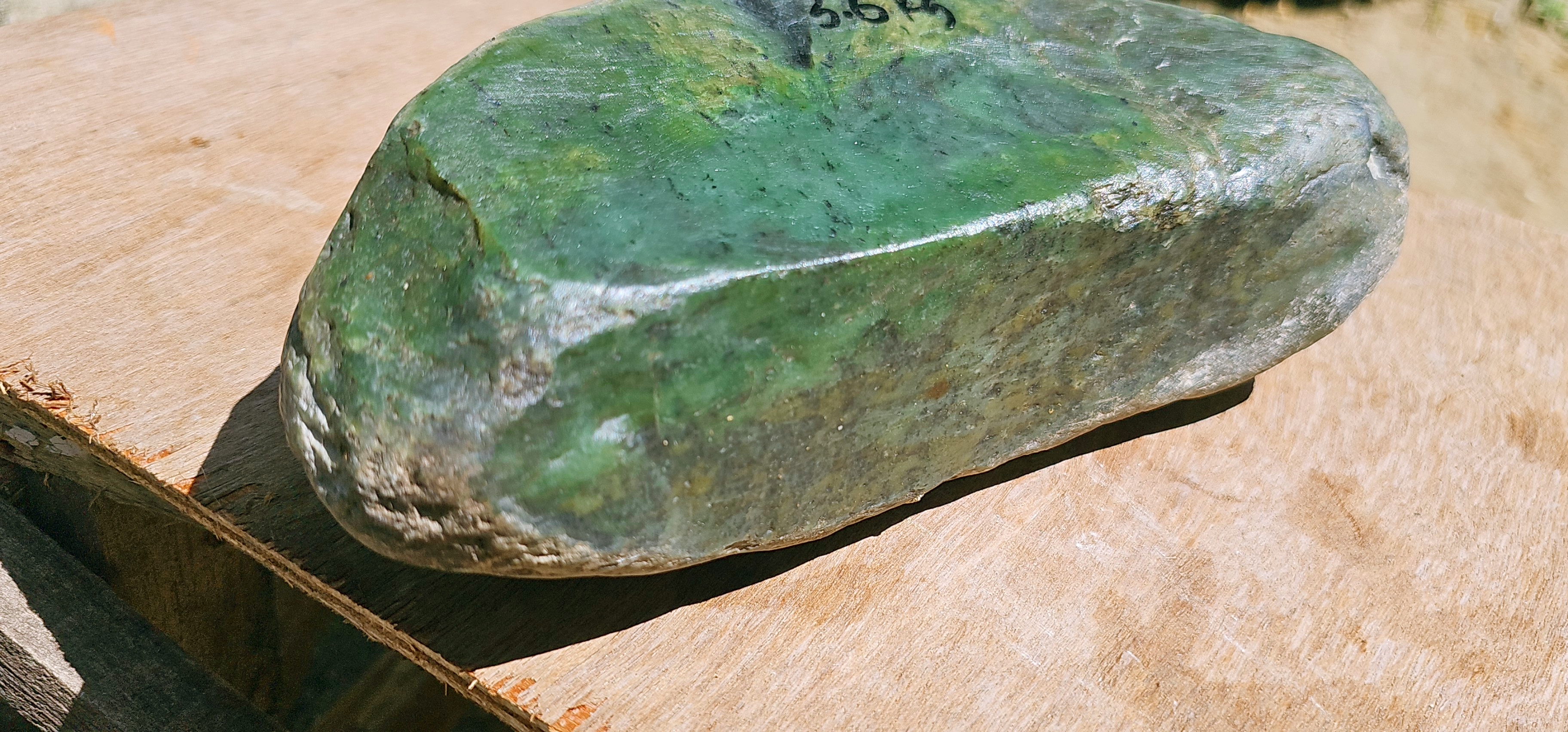 Aceh Natural Deep Forest Green Nephrite Jade with Mossy Cloud Patterns and Organic Contour Rough Stone – 3.6 KG
