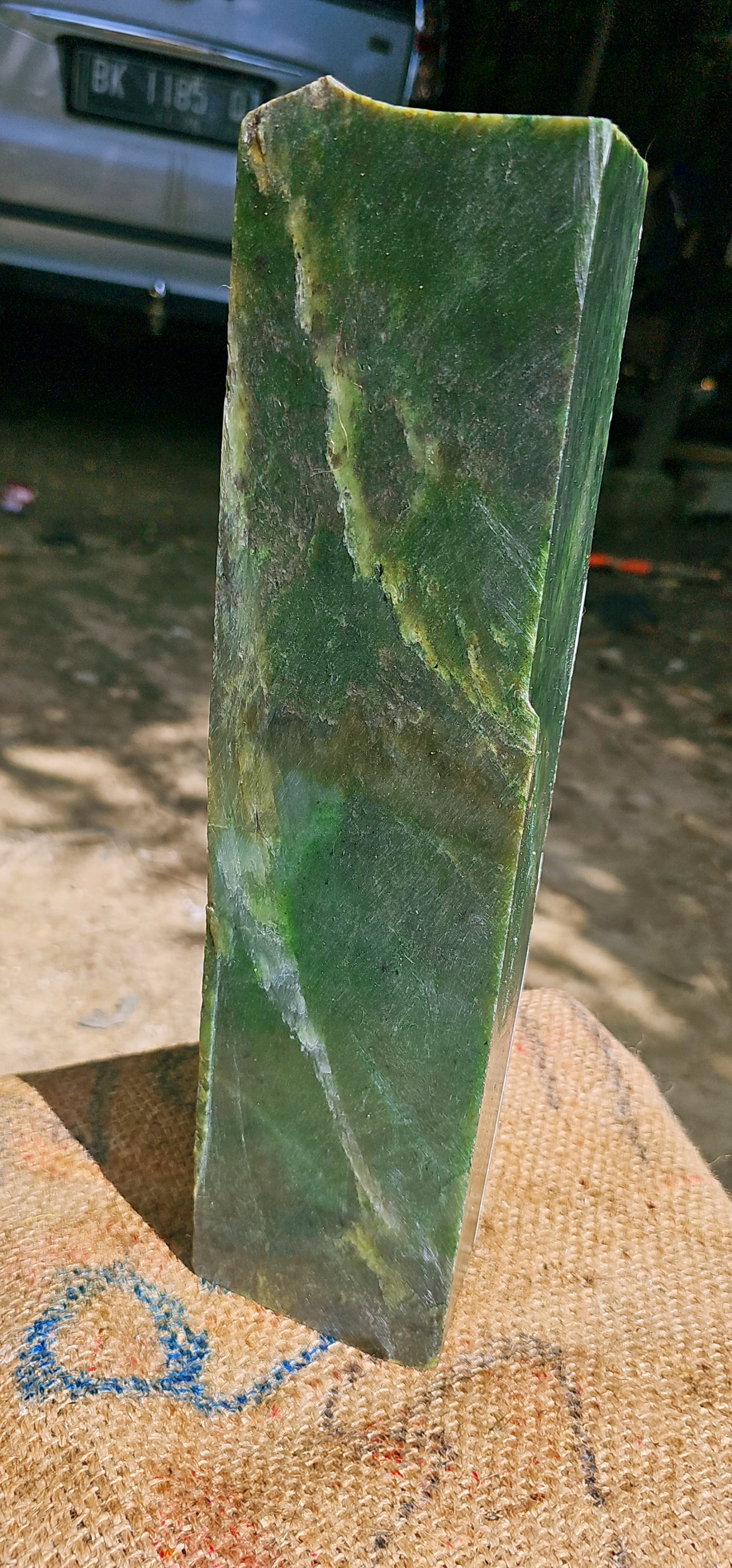 Aceh Natural Deep Forest Green and Moss Green Nephrite Jade Slab with Distinctive White Veining Rough Stone – 7 KG