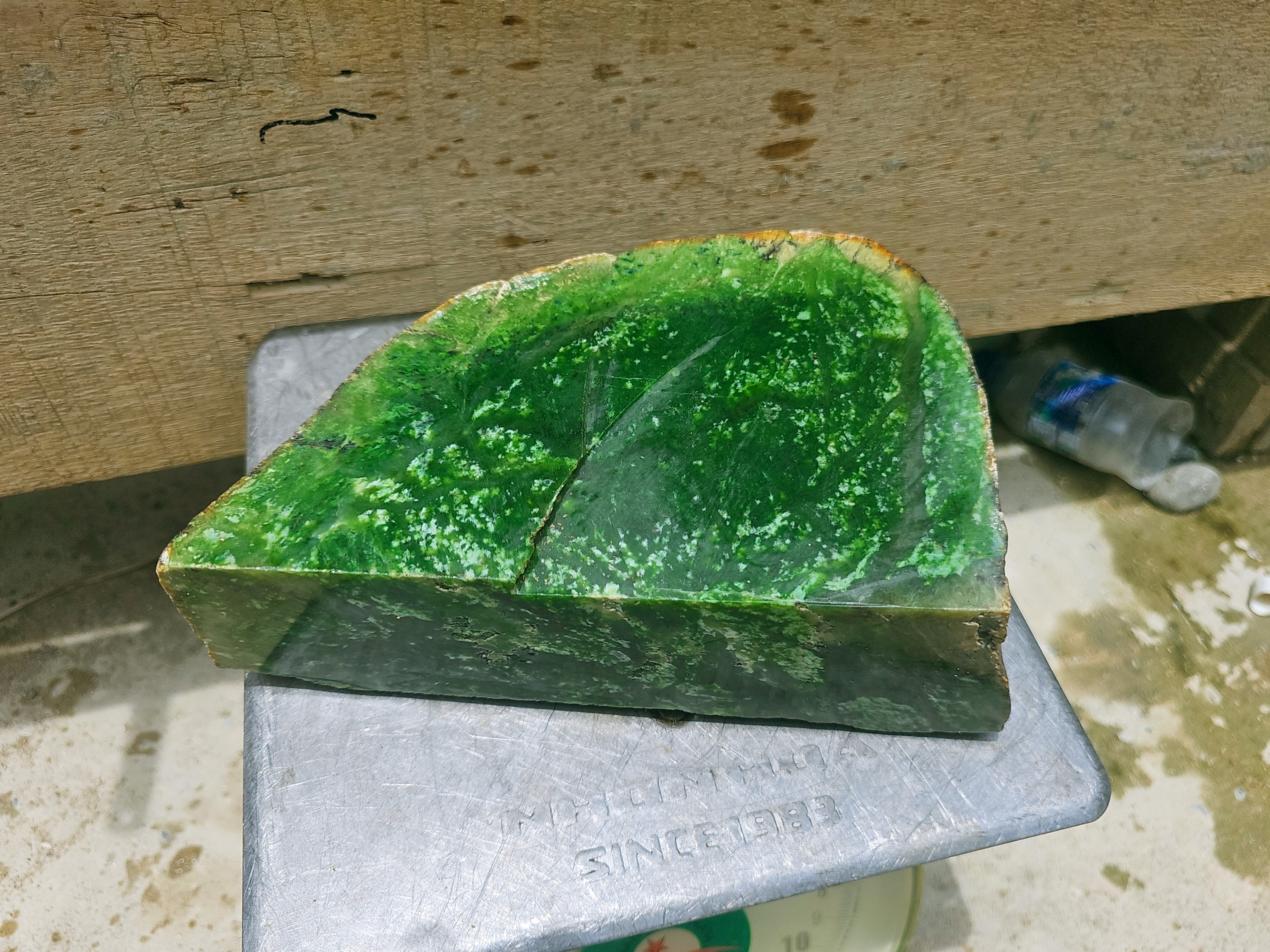 Natural Green Nephrite Jade Rough Slab – 5.2 KG – 23 × 16 × 7 cm