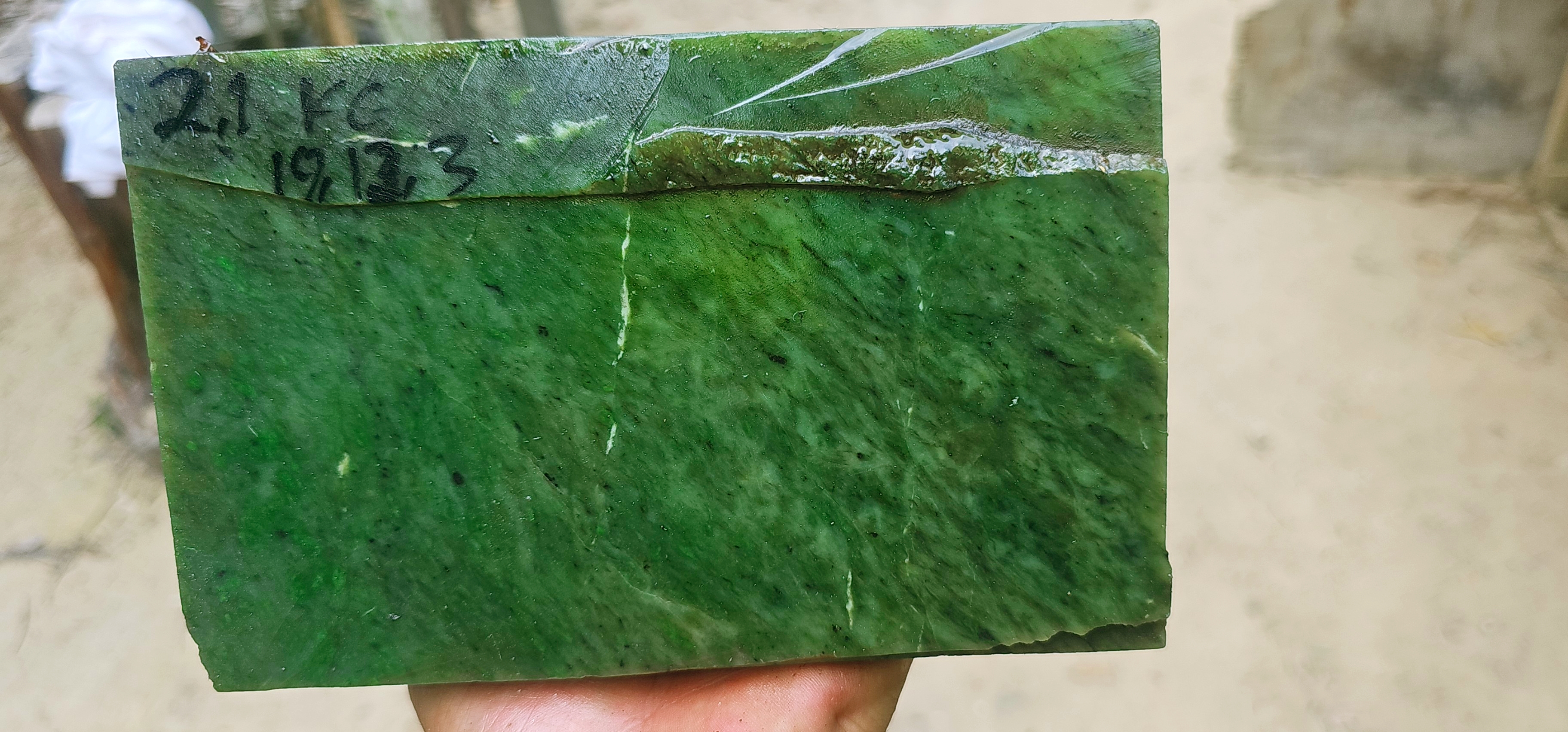 Natural Deep Green Jade Rough Stone – Rich Forest Green with Fine Fibrous Texture & Natural Veining, 2.1 KG