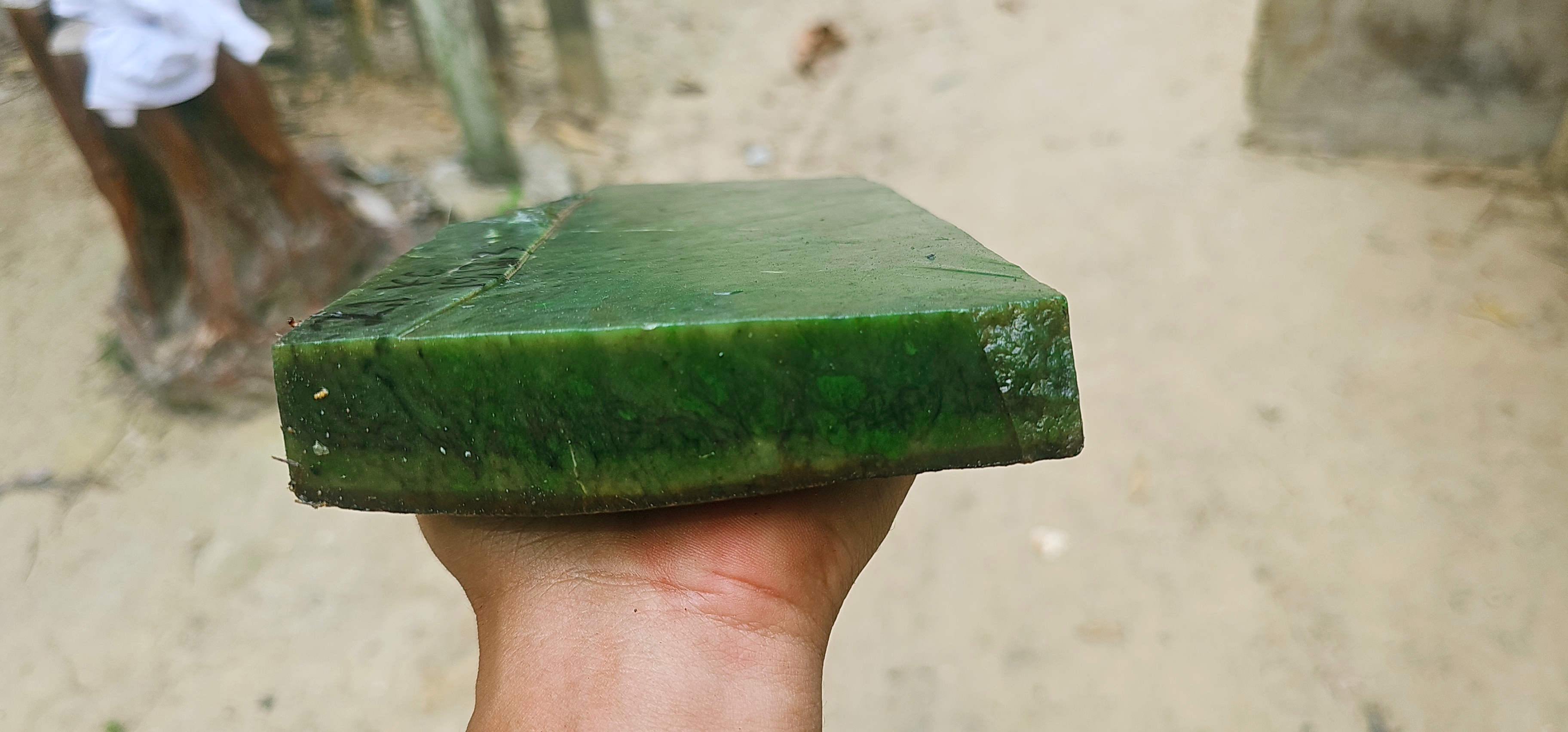 Natural Deep Green Jade Rough Stone – Rich Forest Green with Fine Fibrous Texture & Natural Veining, 2.1 KG