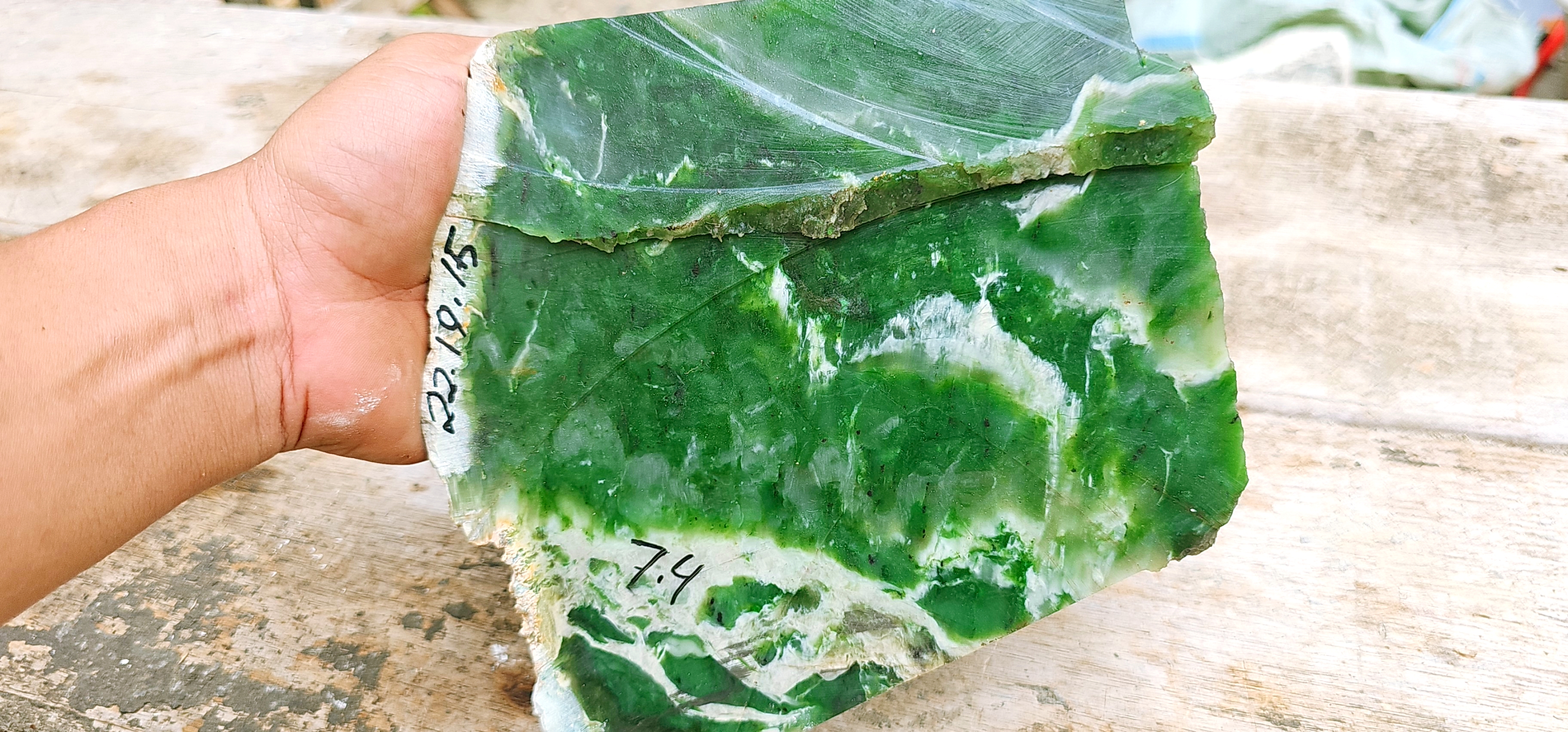 Natural Green Jade Rough Slab – Rich Emerald & Forest Green Body with Strong White Mineral Veining, Translucent Green Zones & Distinct Natural Color Zoning – 7.4 KG