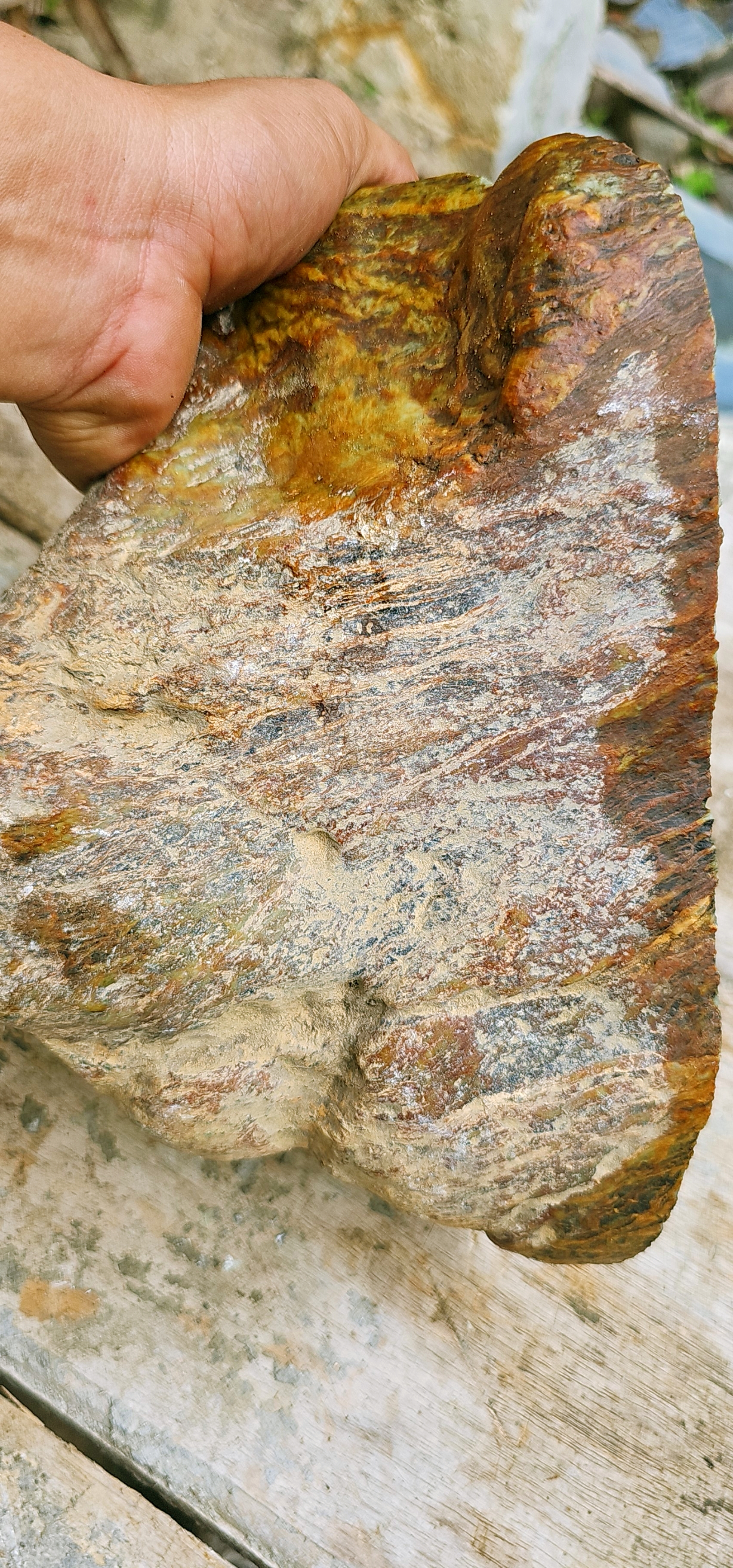 Natural Green-Gray Jade-Like Rough Slab – Distinctive Fibrous Vein Texture, Silver-Green Matrix, Dark Green Mineral Zoning & Natural Linear Pattern – 5.3 KG