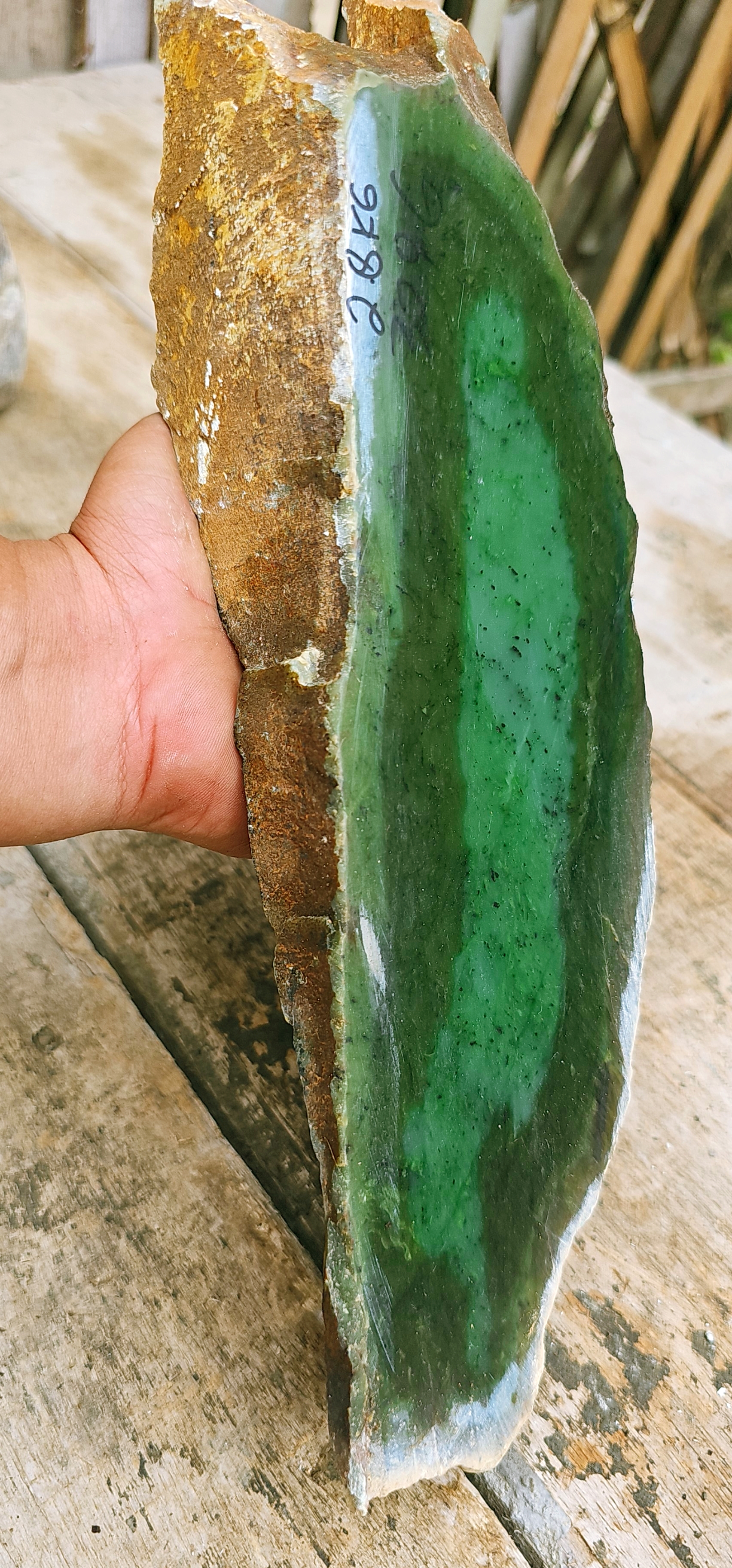 Natural Deep Green Jade-Like Rough Slab – Rich Emerald-Green Core, Dark Green Peripheral Zoning, Fine Black Mineral Inclusions & Smooth Fibrous Texture – 2.8 KG