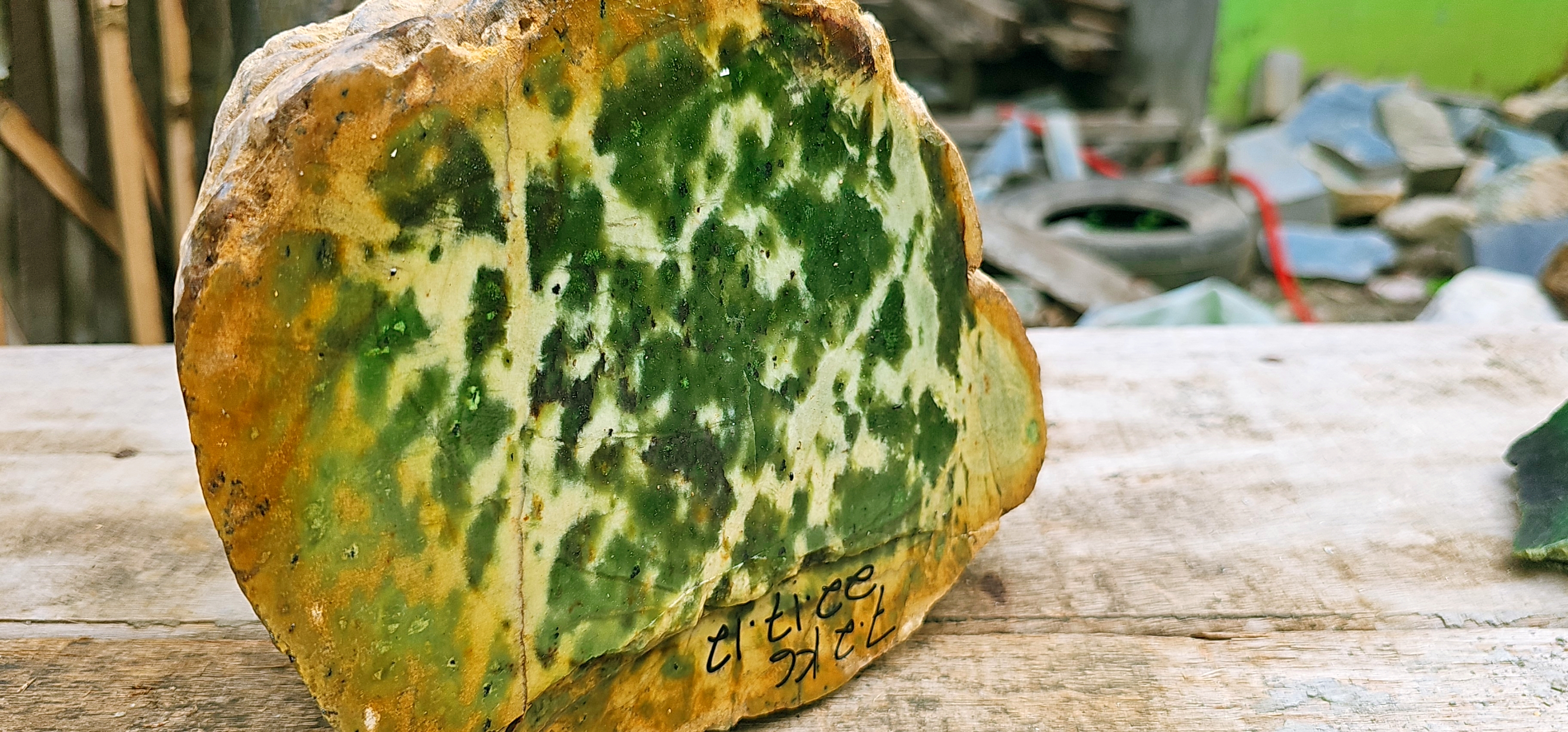 Natural Mottled Green Jade-Like Rough Slab – Deep Forest-Green Patches, Creamy Pale-Green Matrix, Golden-Brown Host Rock & Intricate Cloud-Like Pattern – 7.2 KG