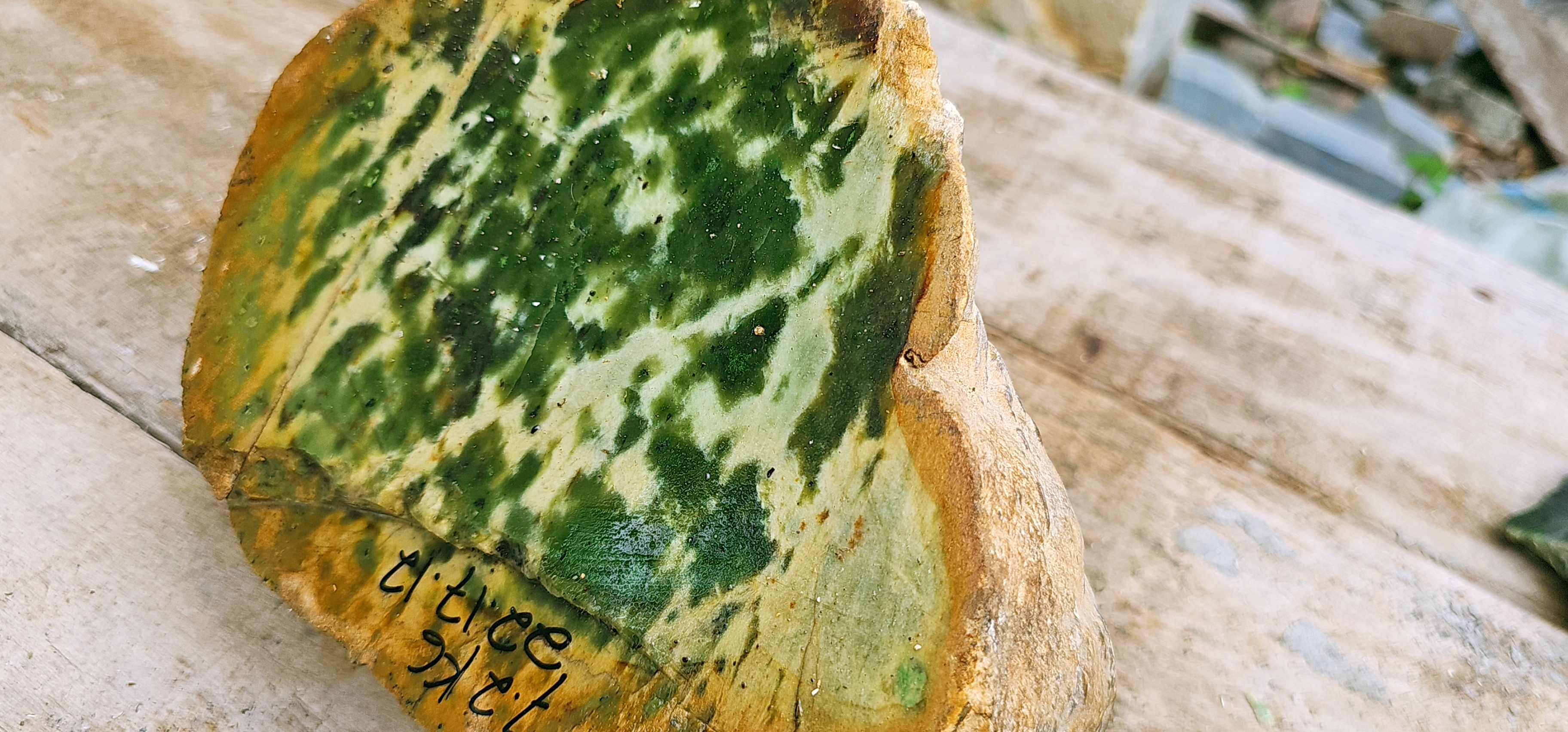 Natural Mottled Green Jade-Like Rough Slab – Deep Forest-Green Patches, Creamy Pale-Green Matrix, Golden-Brown Host Rock & Intricate Cloud-Like Pattern – 7.2 KG