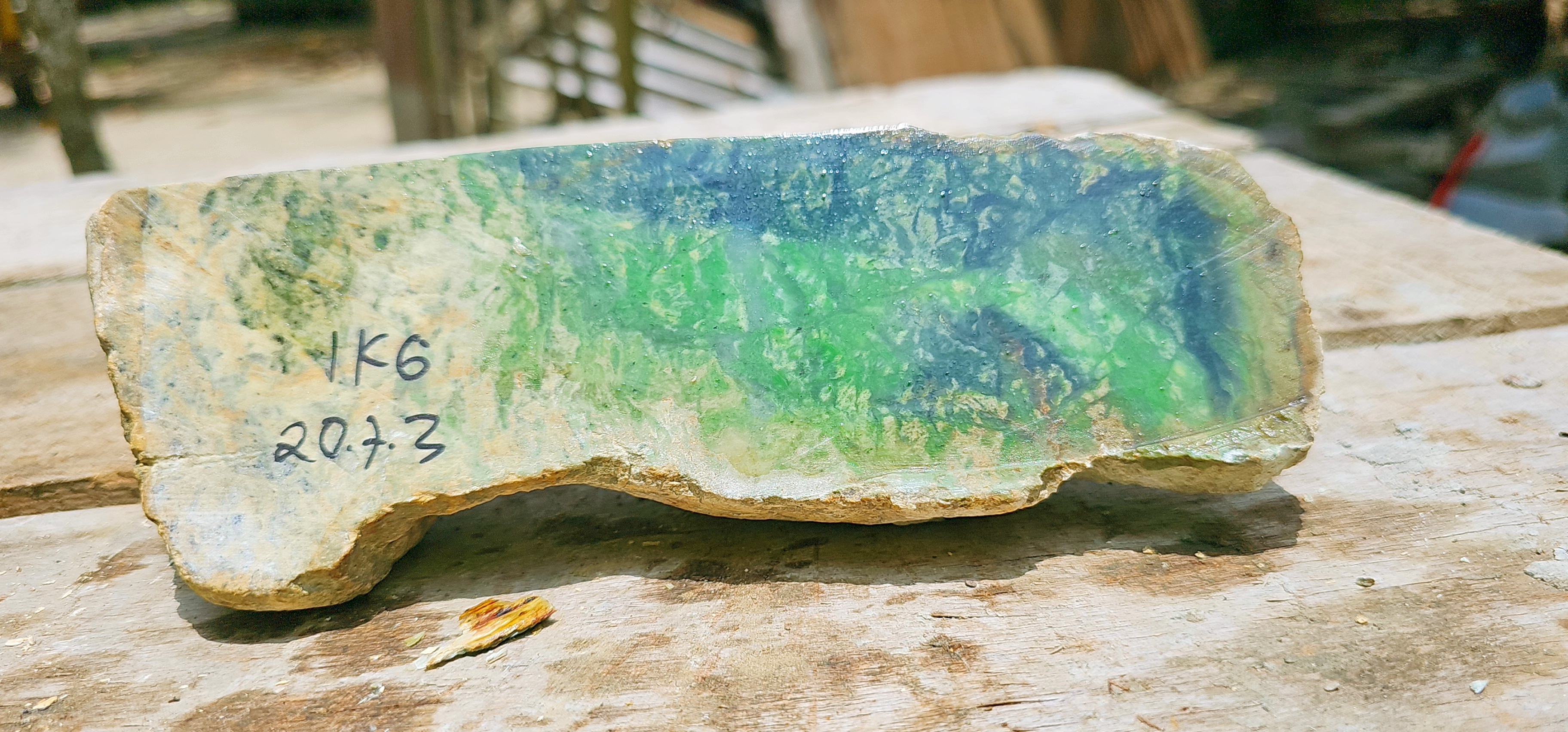 Aceh Natural Nephrite Jade – Vivid Emerald Green & Deep Forest Green with Radiating Mineral Patterns and Cream-Grey Natural Matrix – 1 KG