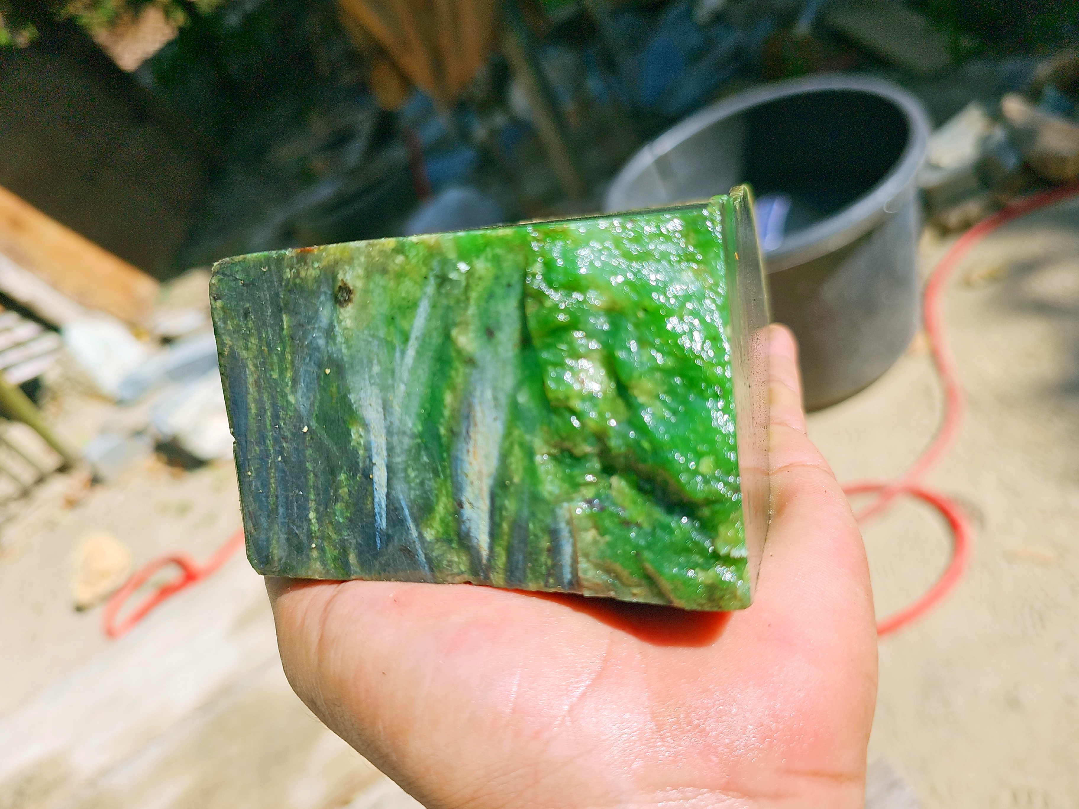 Aceh Natural Nephrite Jade – Vivid Emerald Green with Deep Forest-Green Zoning, Translucent Upper Section & Golden-Brown Matrix – 1.2 KG