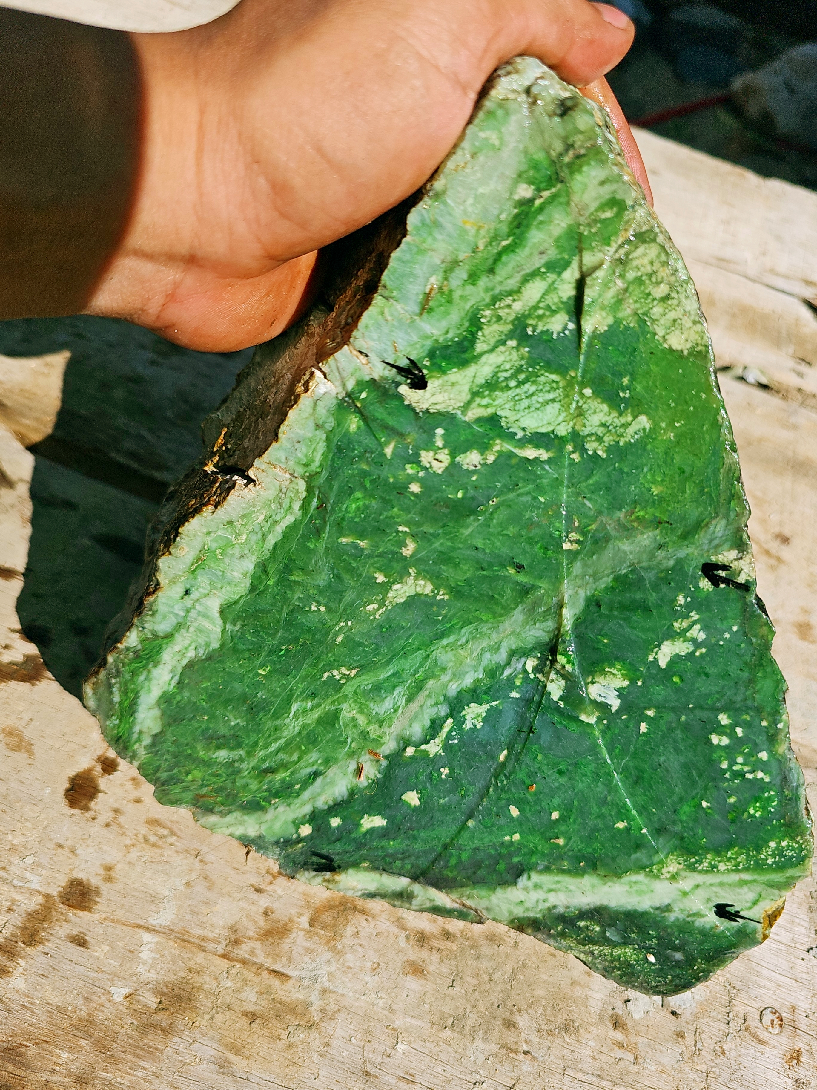 Aceh Natural Vivid Green Nephrite Jade Slab – 4.3 KG