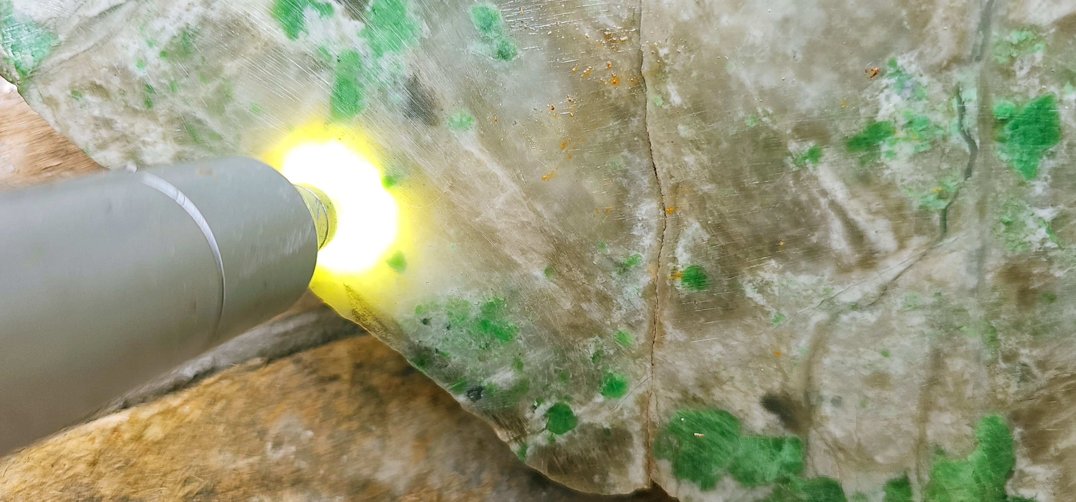 Aceh Natural Vibrant Emerald Green and Muted Grey Nephrite Jade Slab – 3 KG