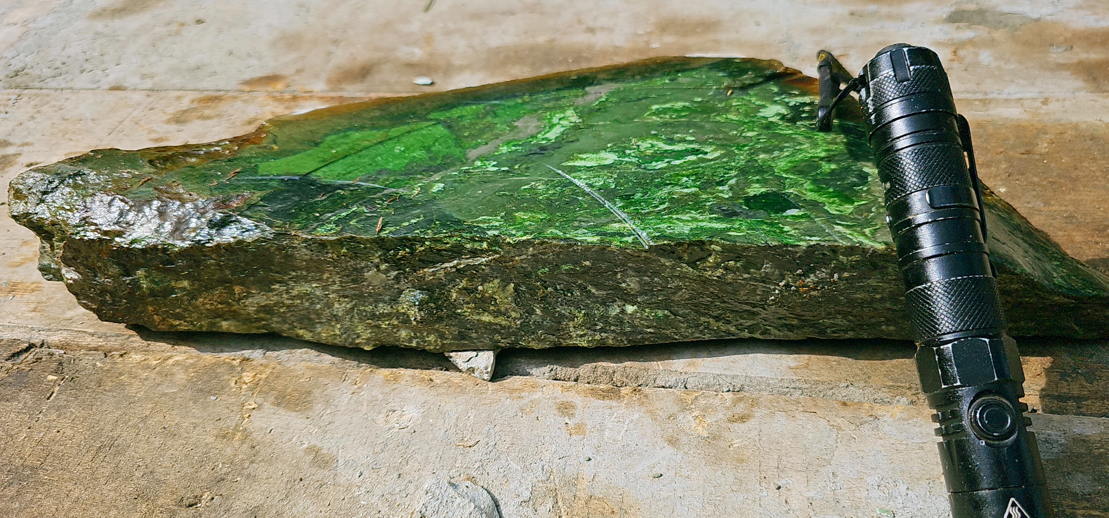 Aceh Natural Vibrant Green and Earthy Brown Nephrite Jade Slab – 6.5 KG