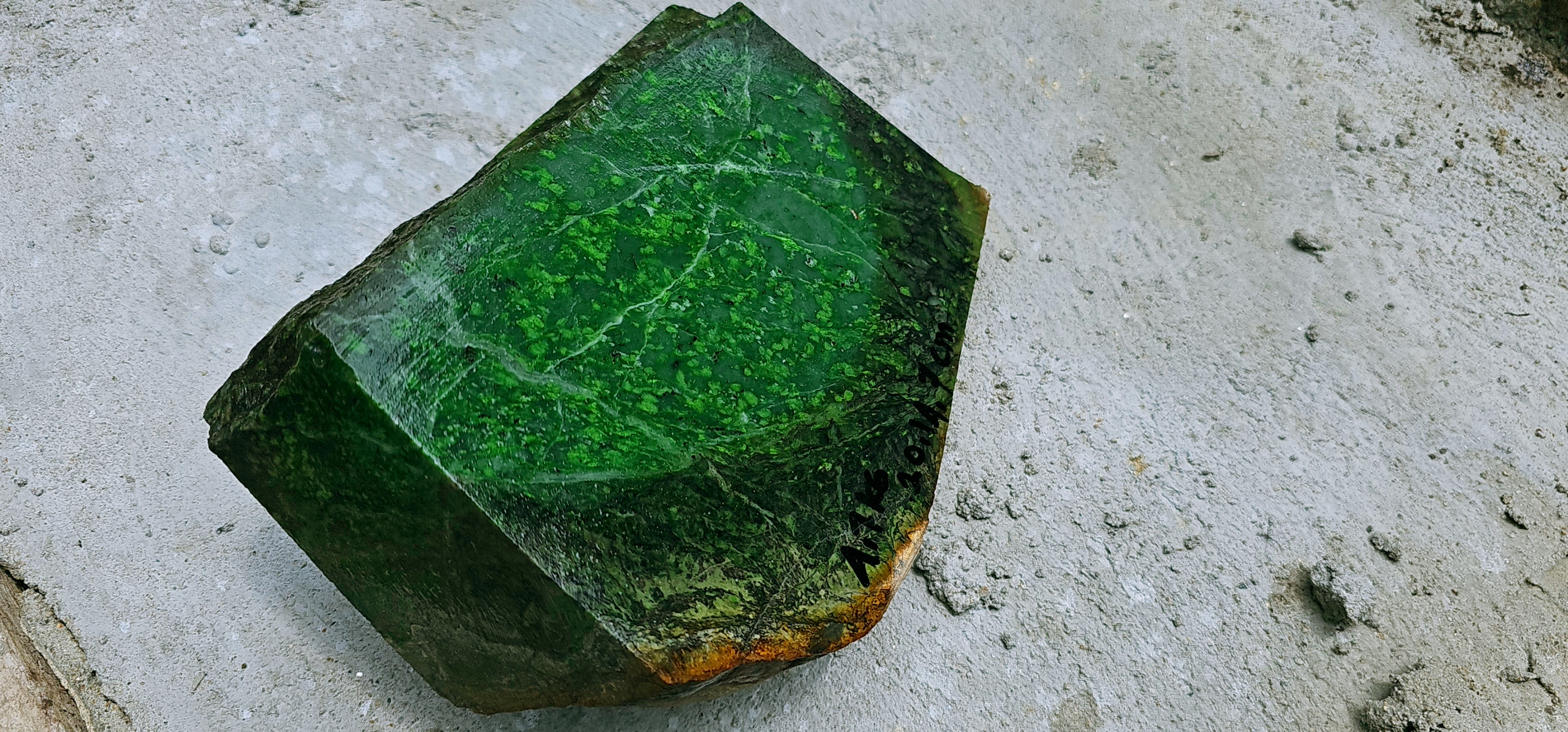 Aceh Natural Vibrant Apple Green Nephrite Jade Raw Stone – 4.7 KG