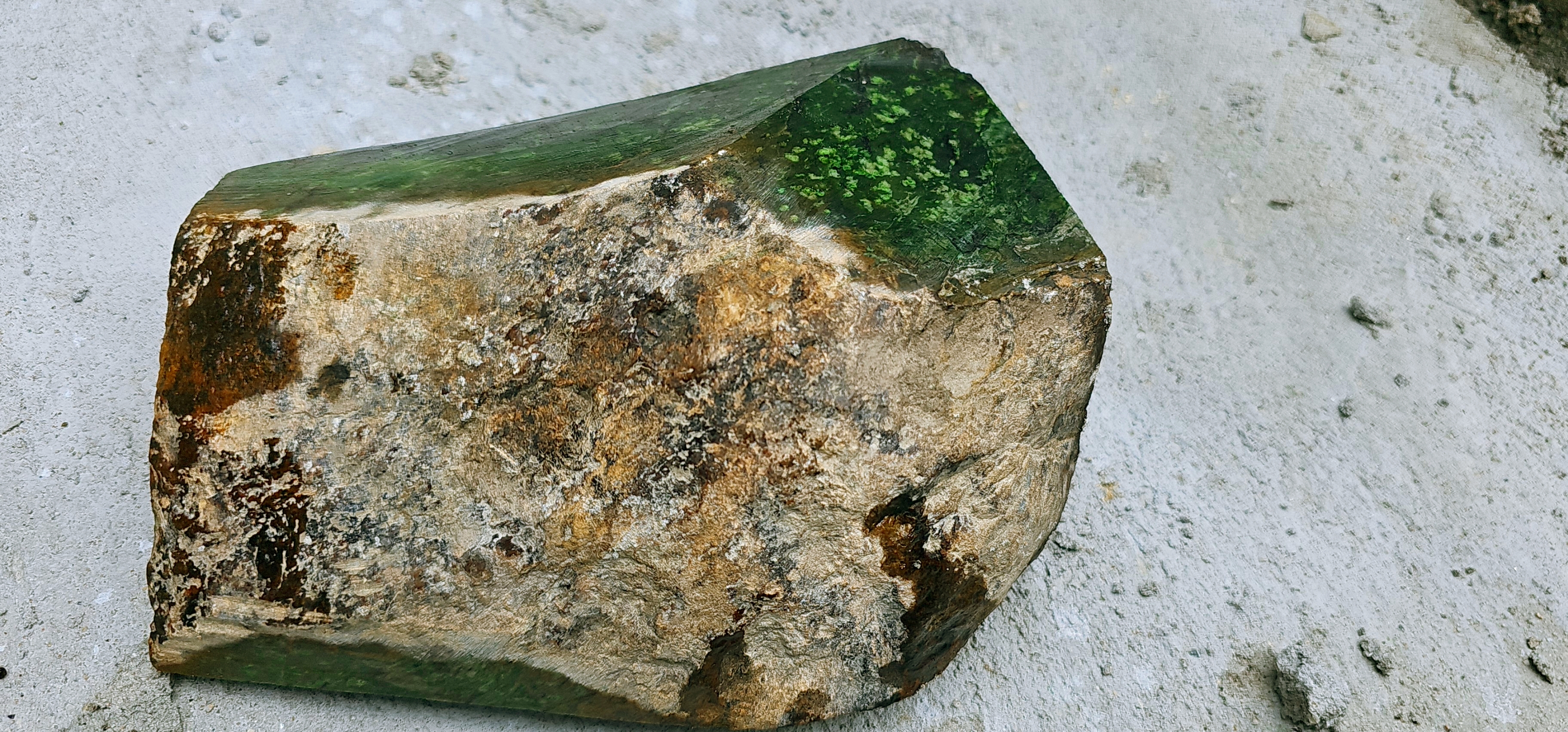 Aceh Natural Vibrant Apple Green Nephrite Jade Raw Stone – 4.7 KG