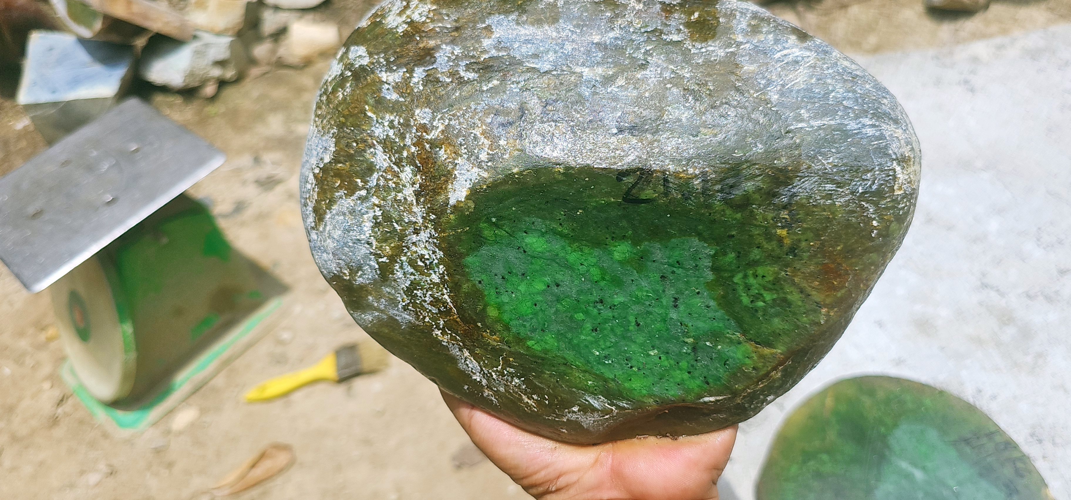 2PCS Aceh Natural Vivid Green Nephrite Jade Rough Stone – 4.5 KG