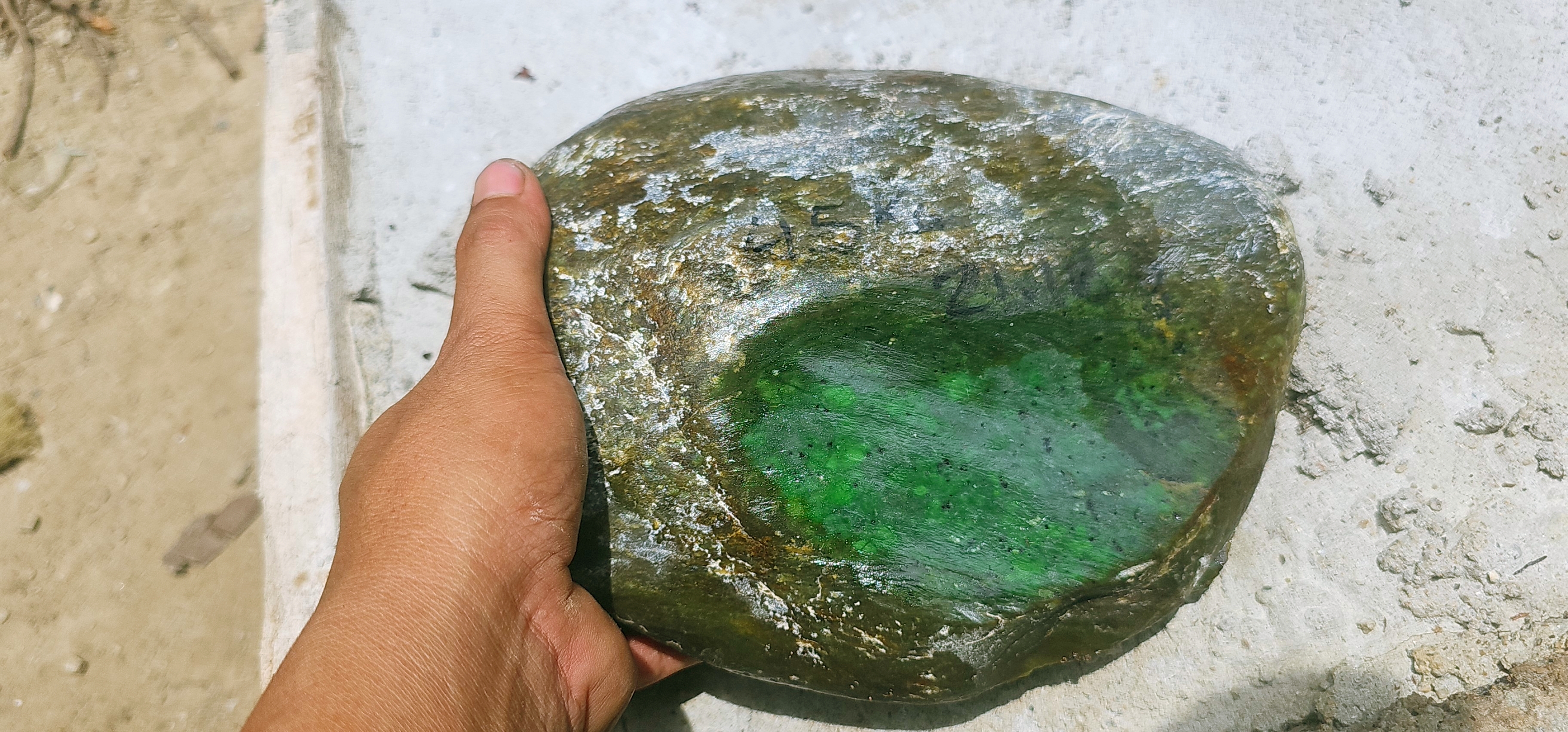 2PCS Aceh Natural Vivid Green Nephrite Jade Rough Stone – 4.5 KG