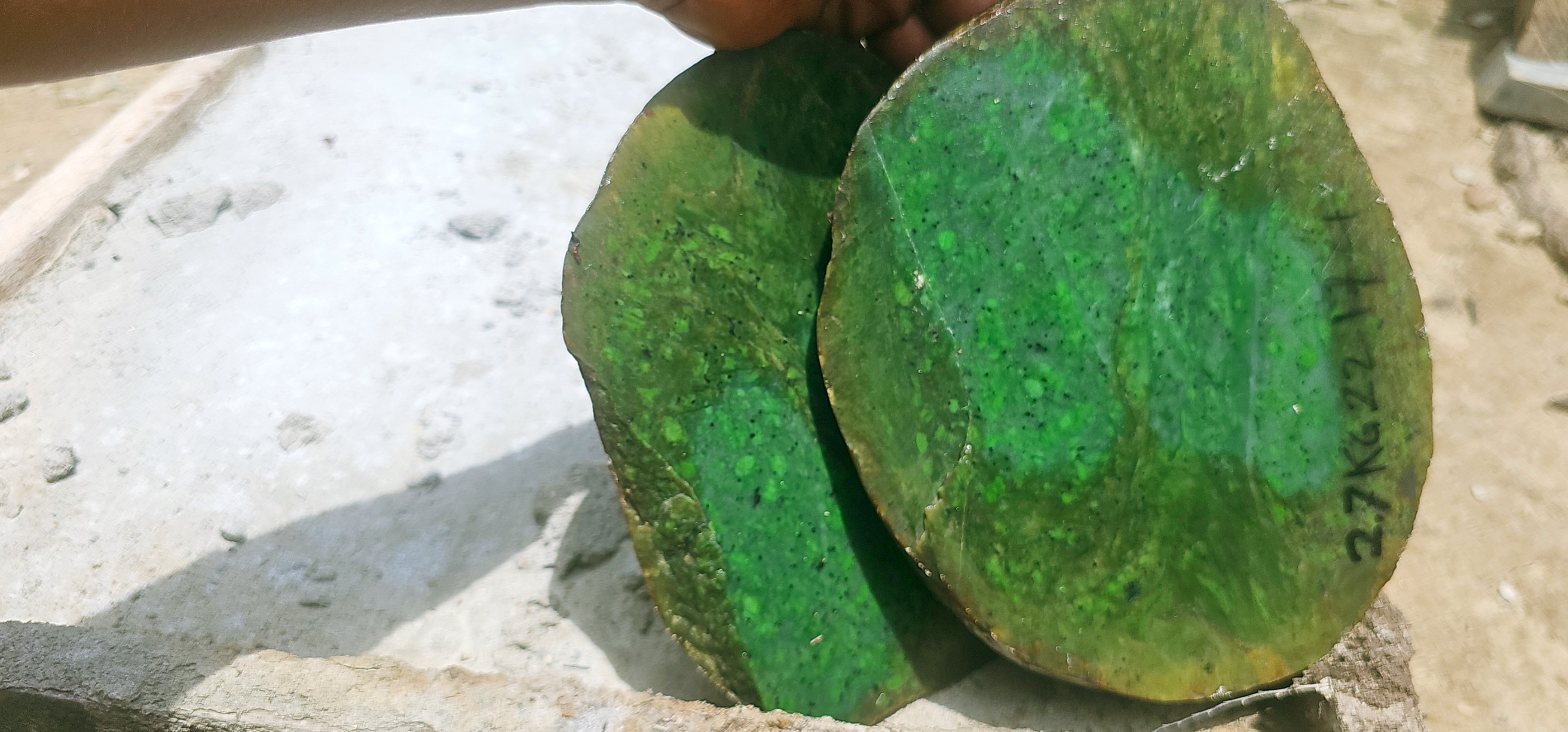 2PCS Aceh Natural Vivid Green Nephrite Jade Rough Stone – 4.5 KG