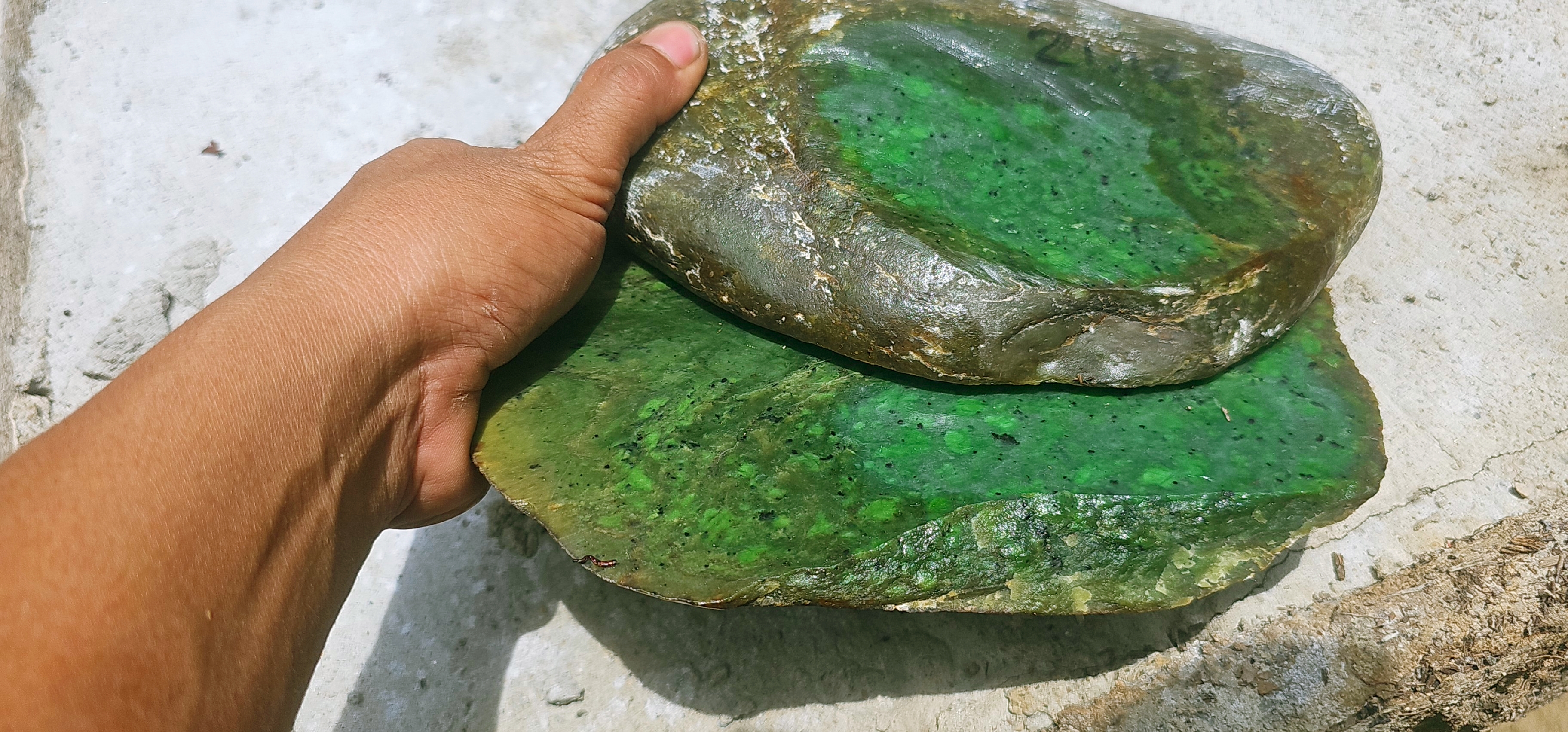 2PCS Aceh Natural Vivid Green Nephrite Jade Rough Stone – 4.5 KG