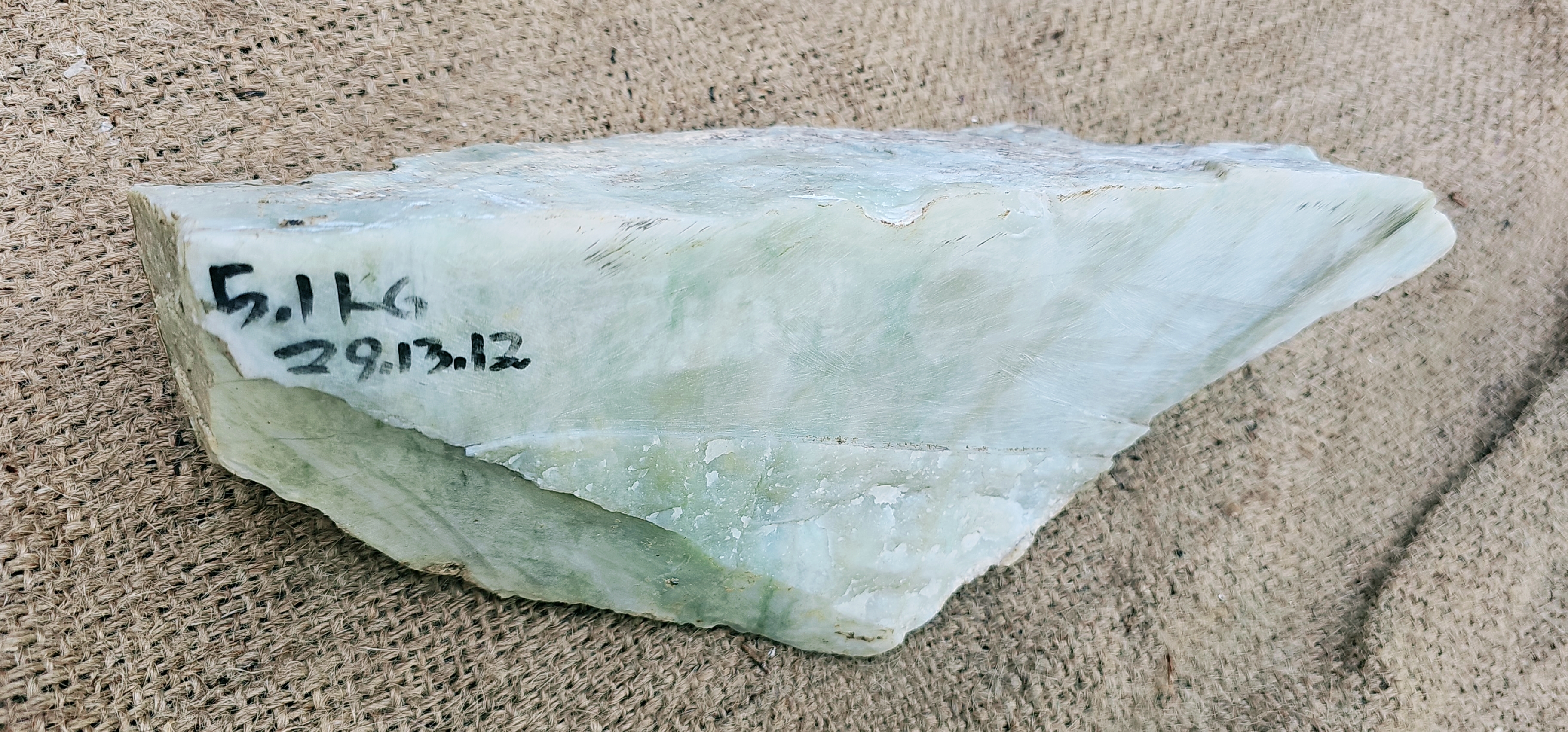 Aceh Natural Gray-Green Ice Jade Rough Stone with Feathered Mineral Patterns and Textured Exterior – 5.1 KG