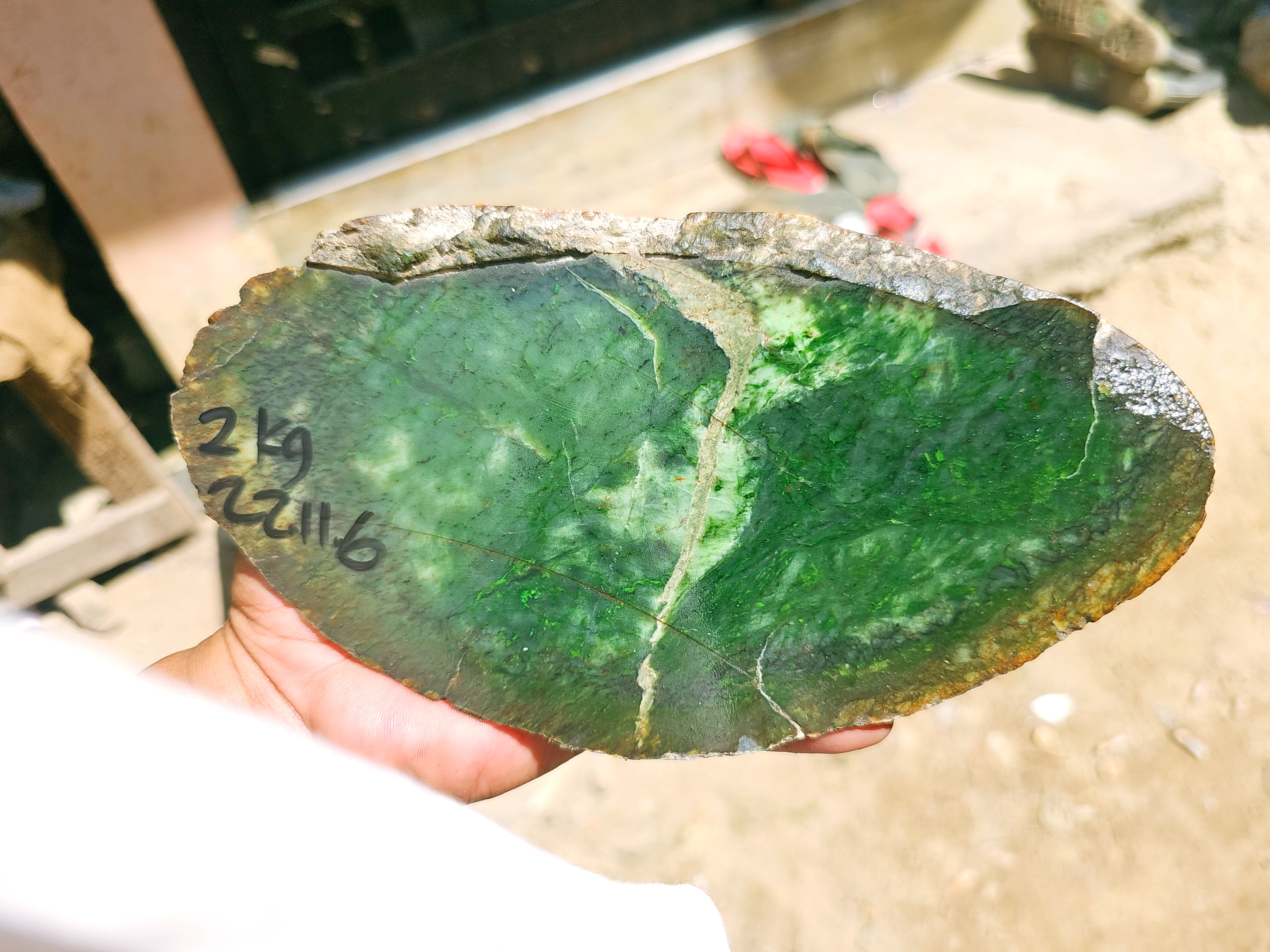 Aceh Natural Deep Forest Green and Moss Green Nephrite Jade Slab with Dynamic Vein Patterns Rough Stone – 2 KG