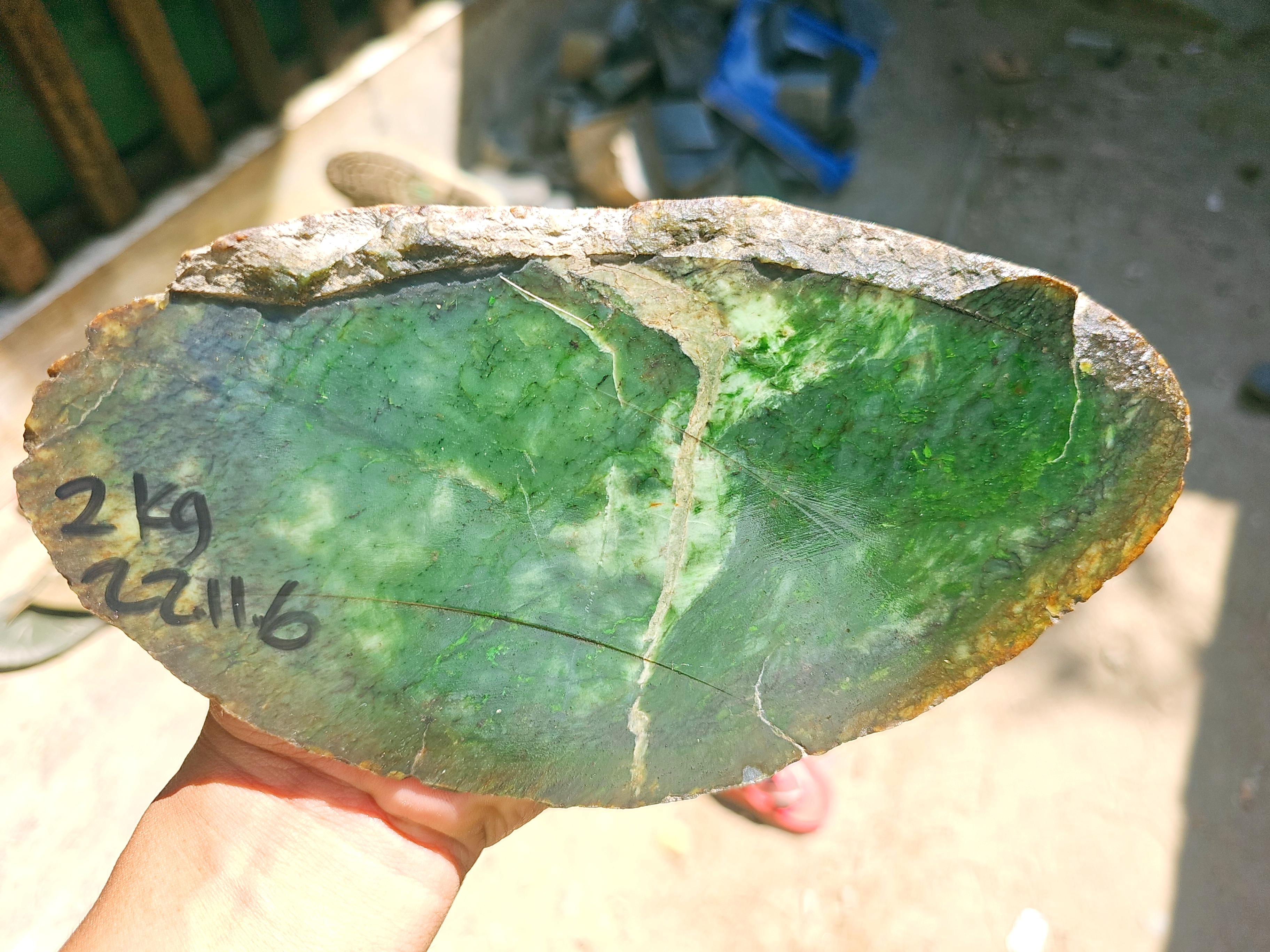 Aceh Natural Deep Forest Green and Moss Green Nephrite Jade Slab with Dynamic Vein Patterns Rough Stone – 2 KG