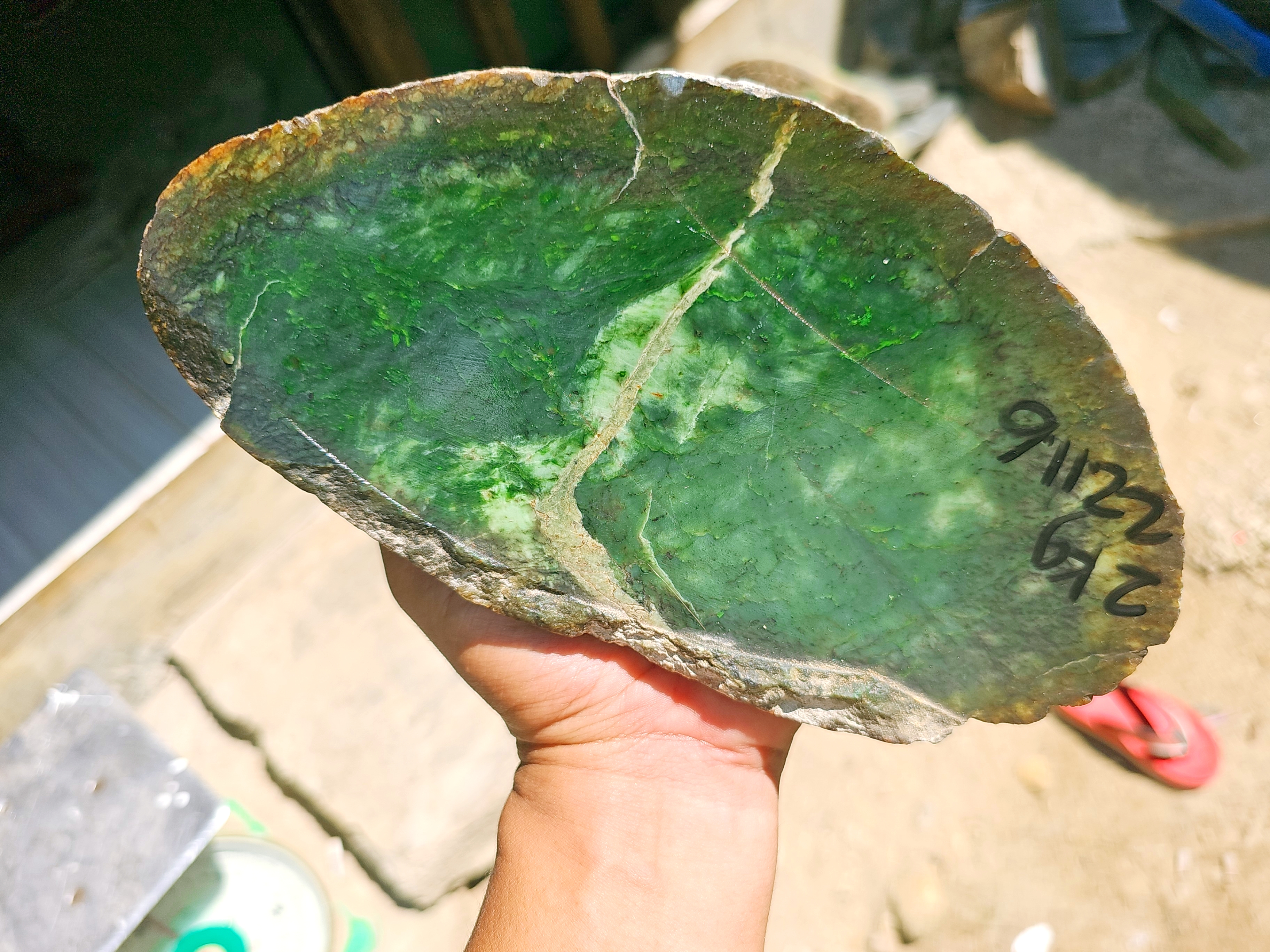 Aceh Natural Deep Forest Green and Moss Green Nephrite Jade Slab with Dynamic Vein Patterns Rough Stone – 2 KG