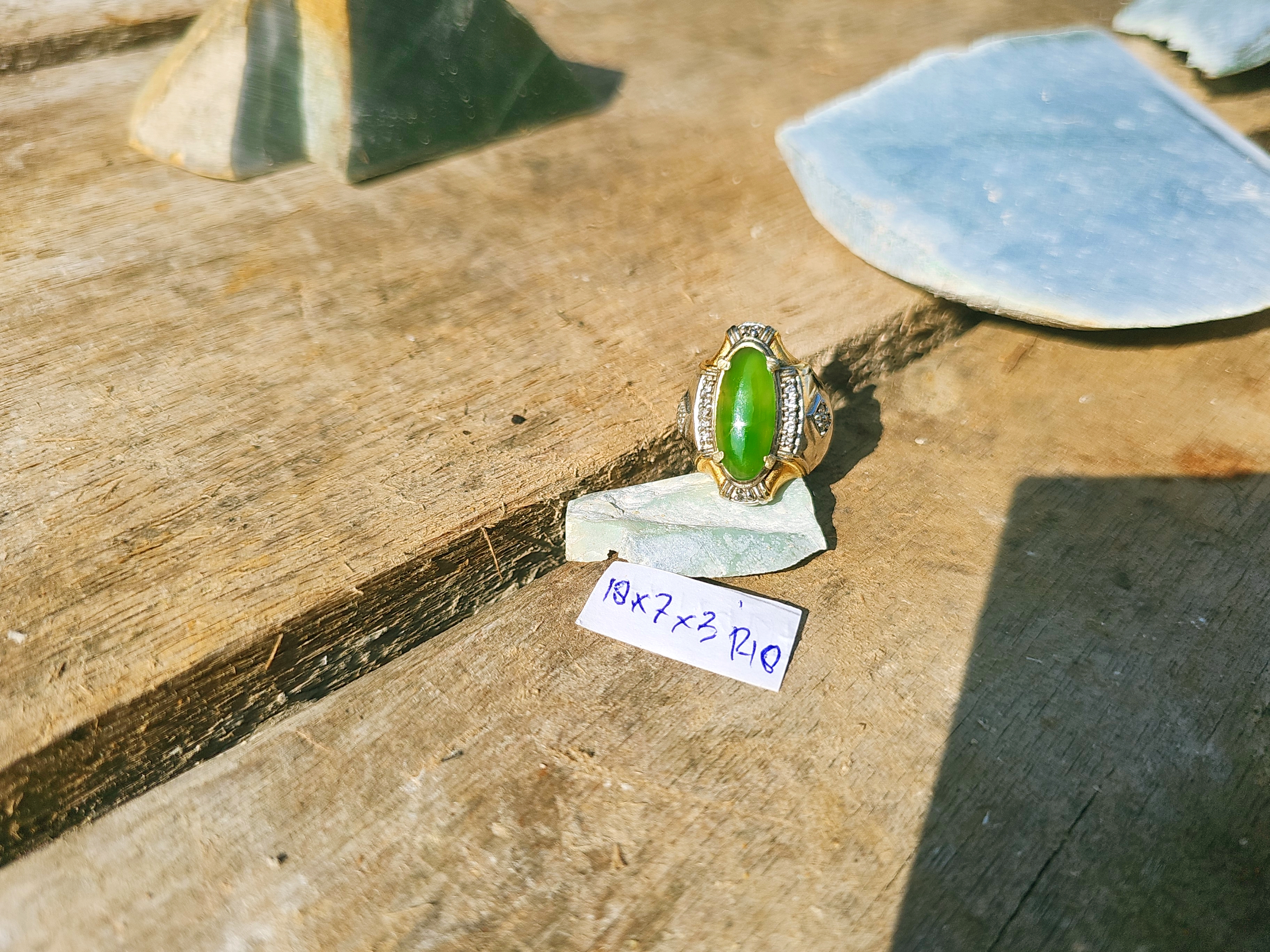 Aceh Vibrant Green Nephrite Jade Oval Cabochon Ring with Ornate Setting and Accent Stones – Accessories
