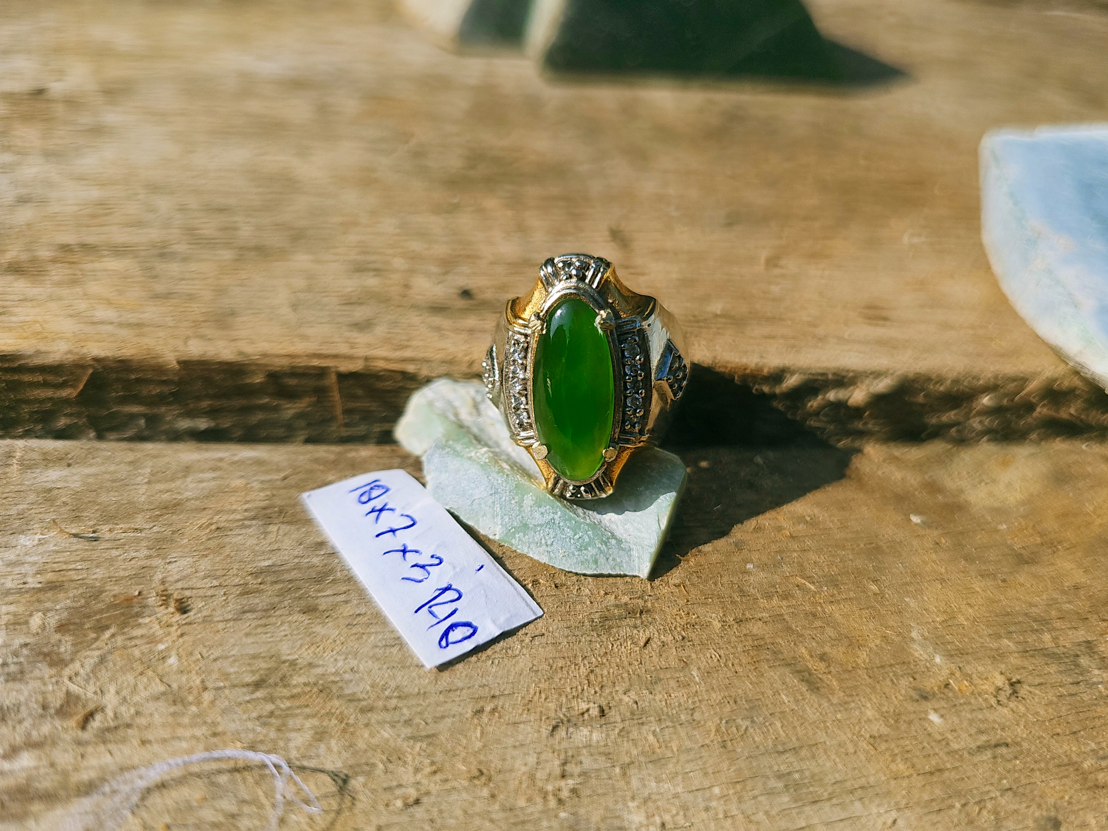 Aceh Vibrant Green Nephrite Jade Oval Cabochon Ring with Ornate Setting and Accent Stones – Accessories