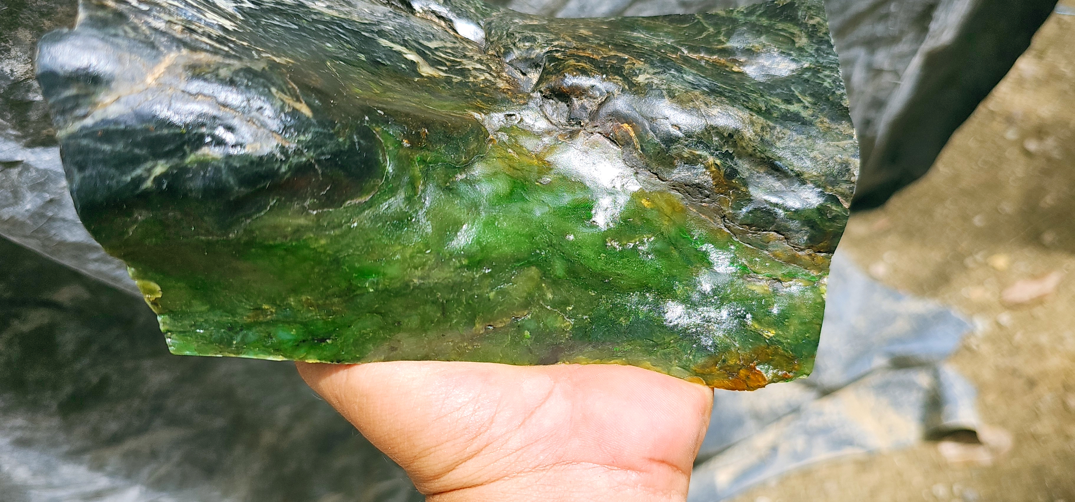 Aceh Natural Vivid Green and Dark Mineral Mottled Rough Stone with Distinctive Veining – 1.8 KG