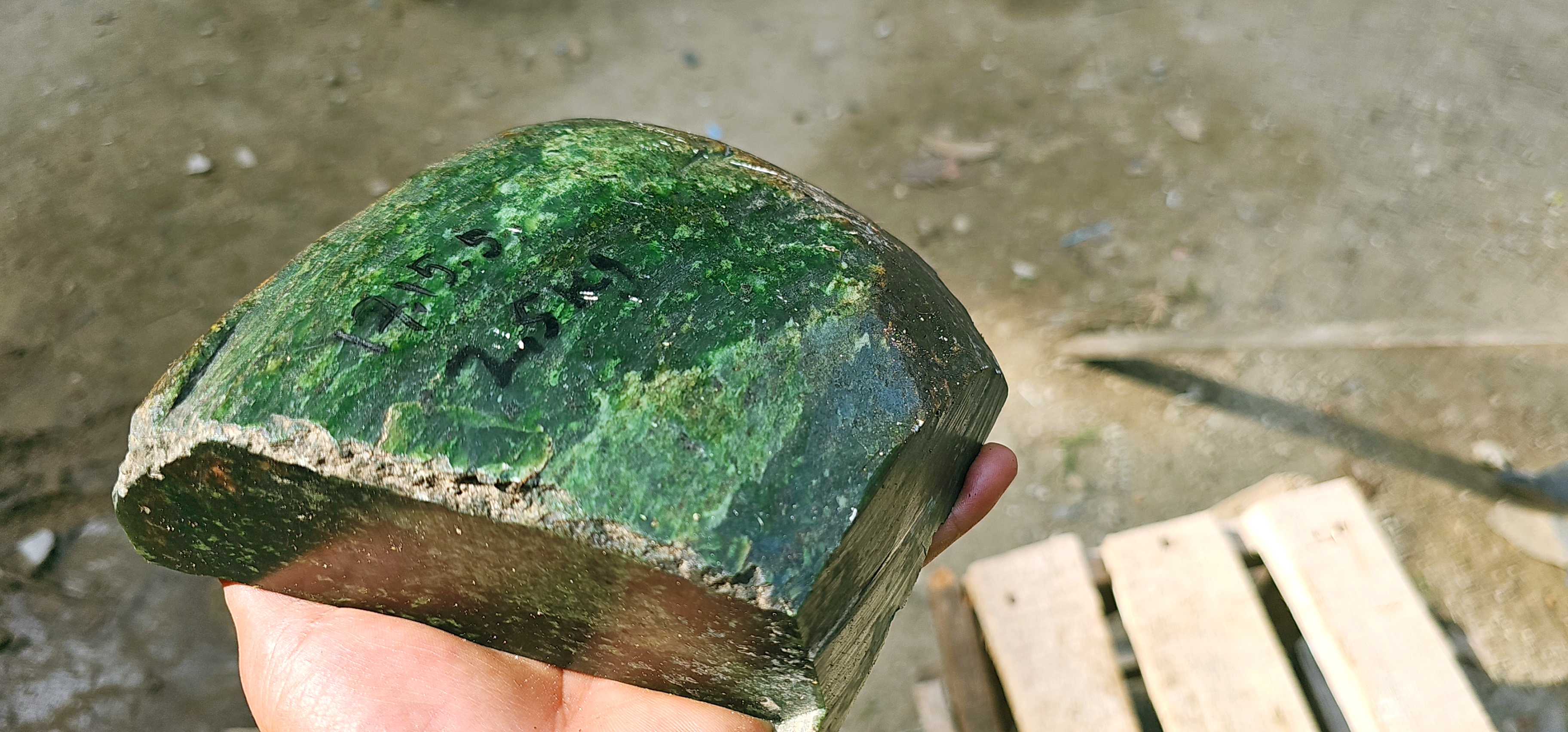 Aceh Natural Deep Forest Green Nephrite Jade with Organic Mottled Cloud Patterns Rough Stone – 2.5 KG