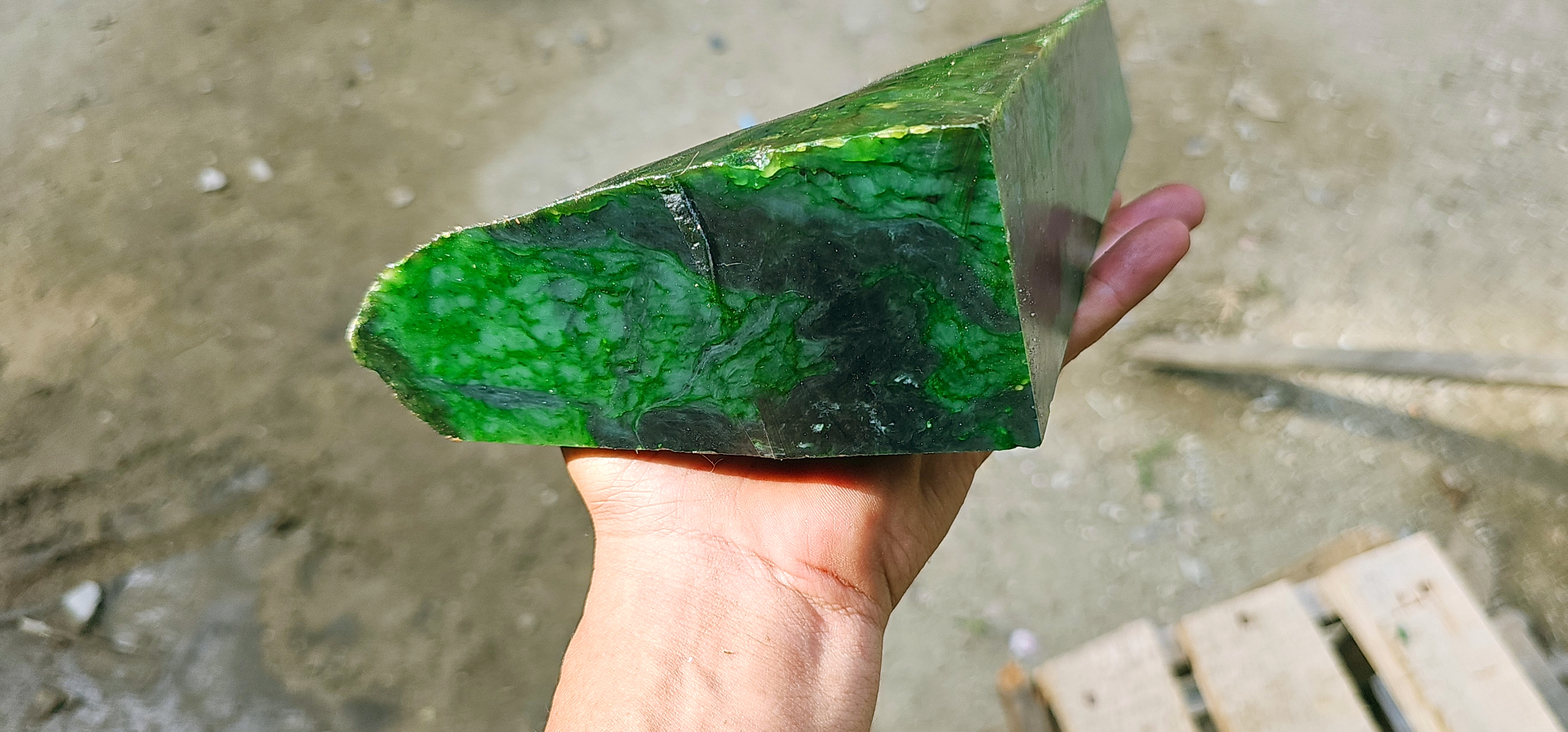Aceh Natural Deep Forest Green and Moss Green Nephrite Jade with Organic Clouded Mottling Rough Stone – 2.3 KG