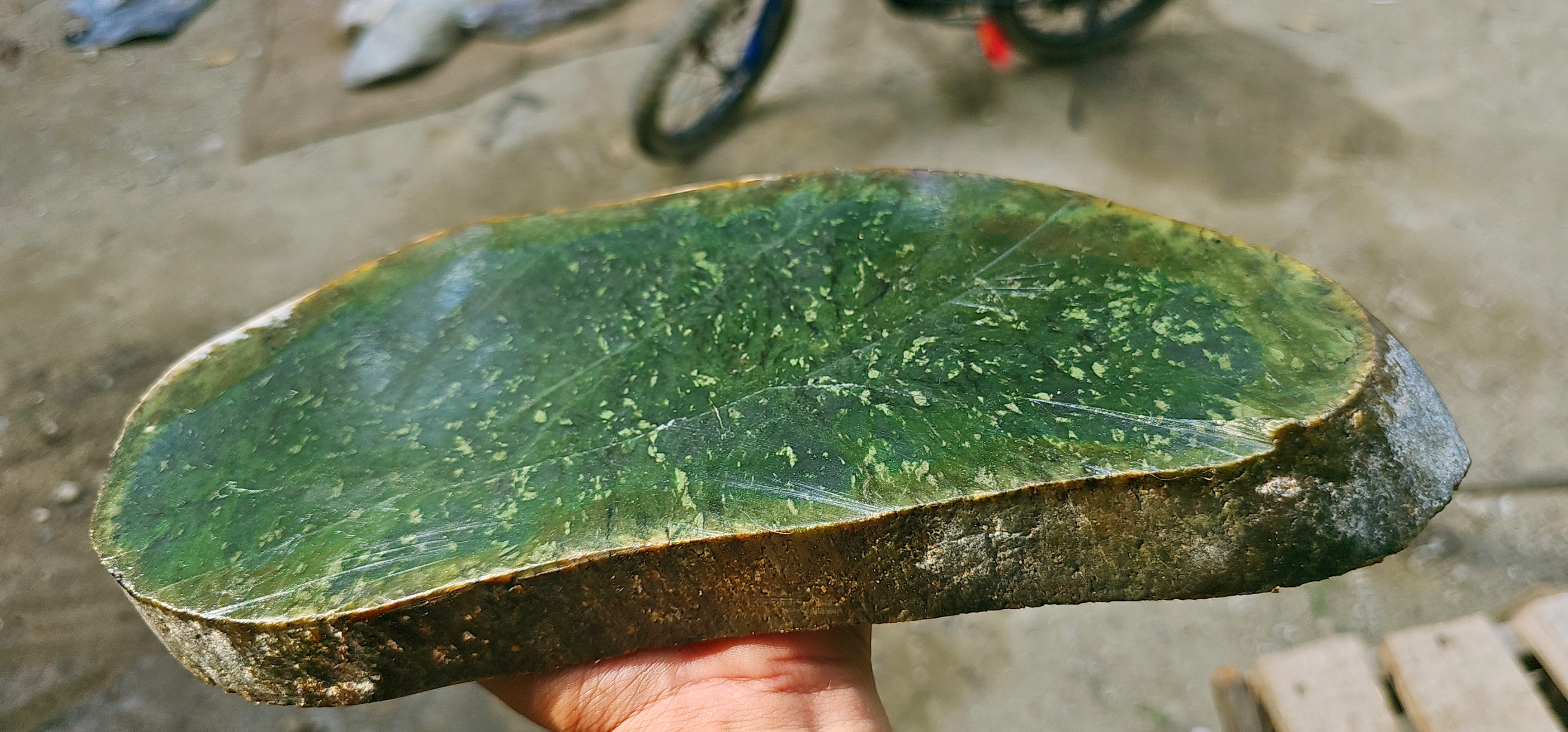 Aceh Deep Forest Green Nephrite Jade Slab with Dynamic Mottled Speckling and Natural Rough Edges – 3.2 KG