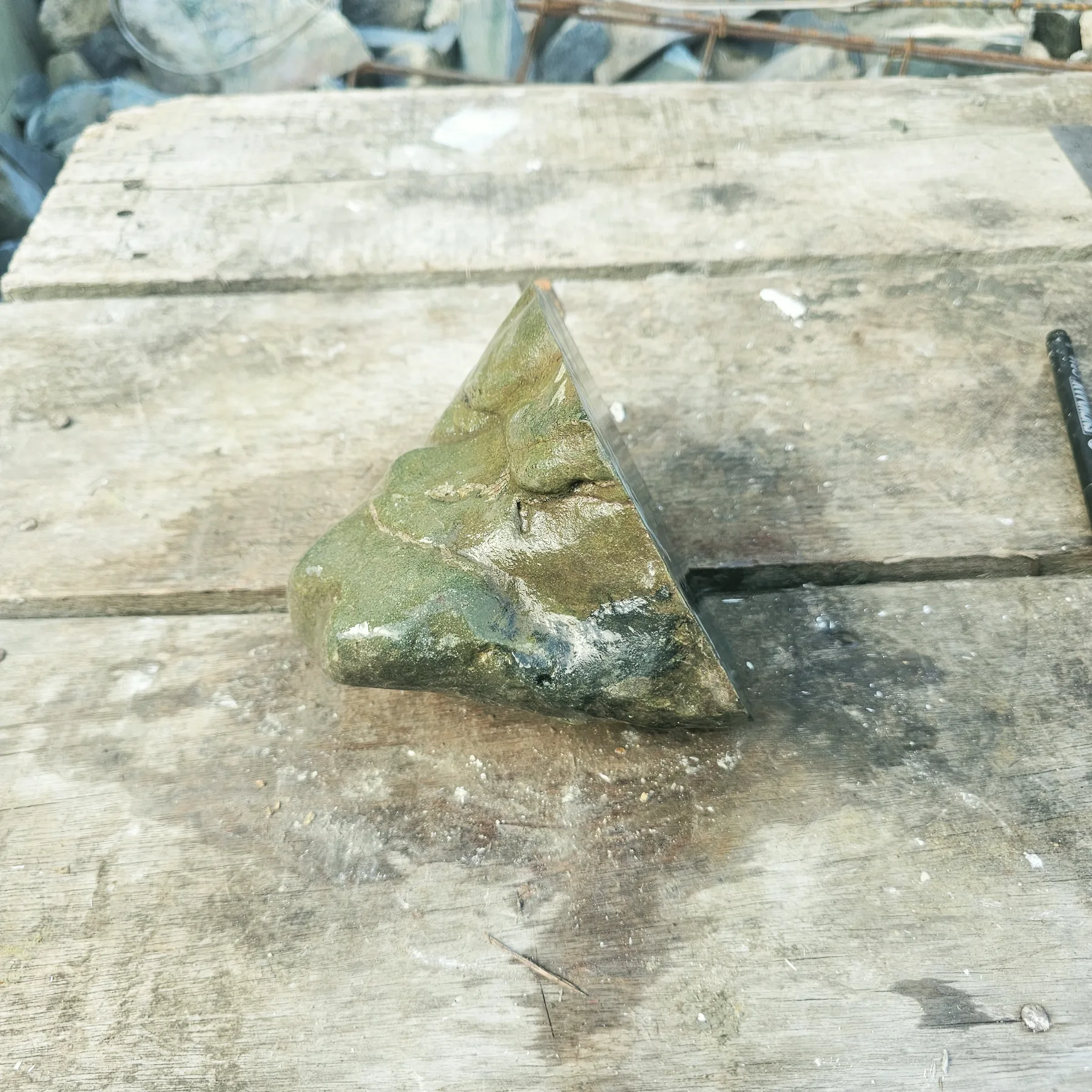 Aceh Natural Deep Blackjade Rough Stone with Smoky Gray Veining and Organic Contours – 3.7 KG