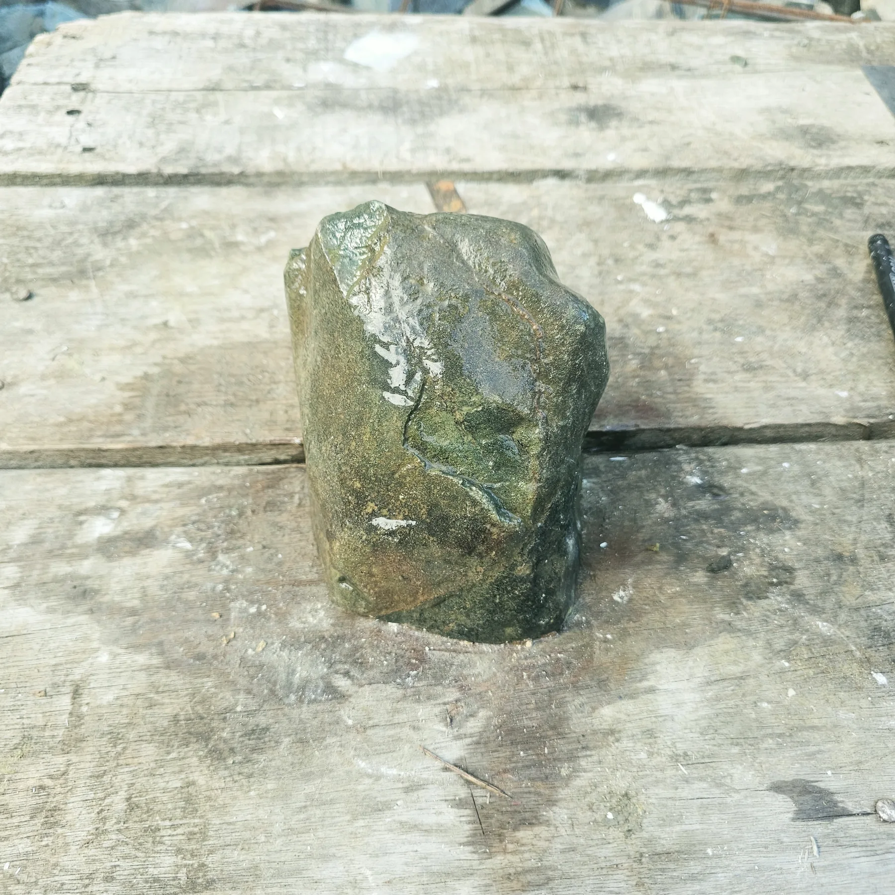 Aceh Natural Deep Blackjade Rough Stone with Smoky Gray Veining and Organic Contours – 3.7 KG
