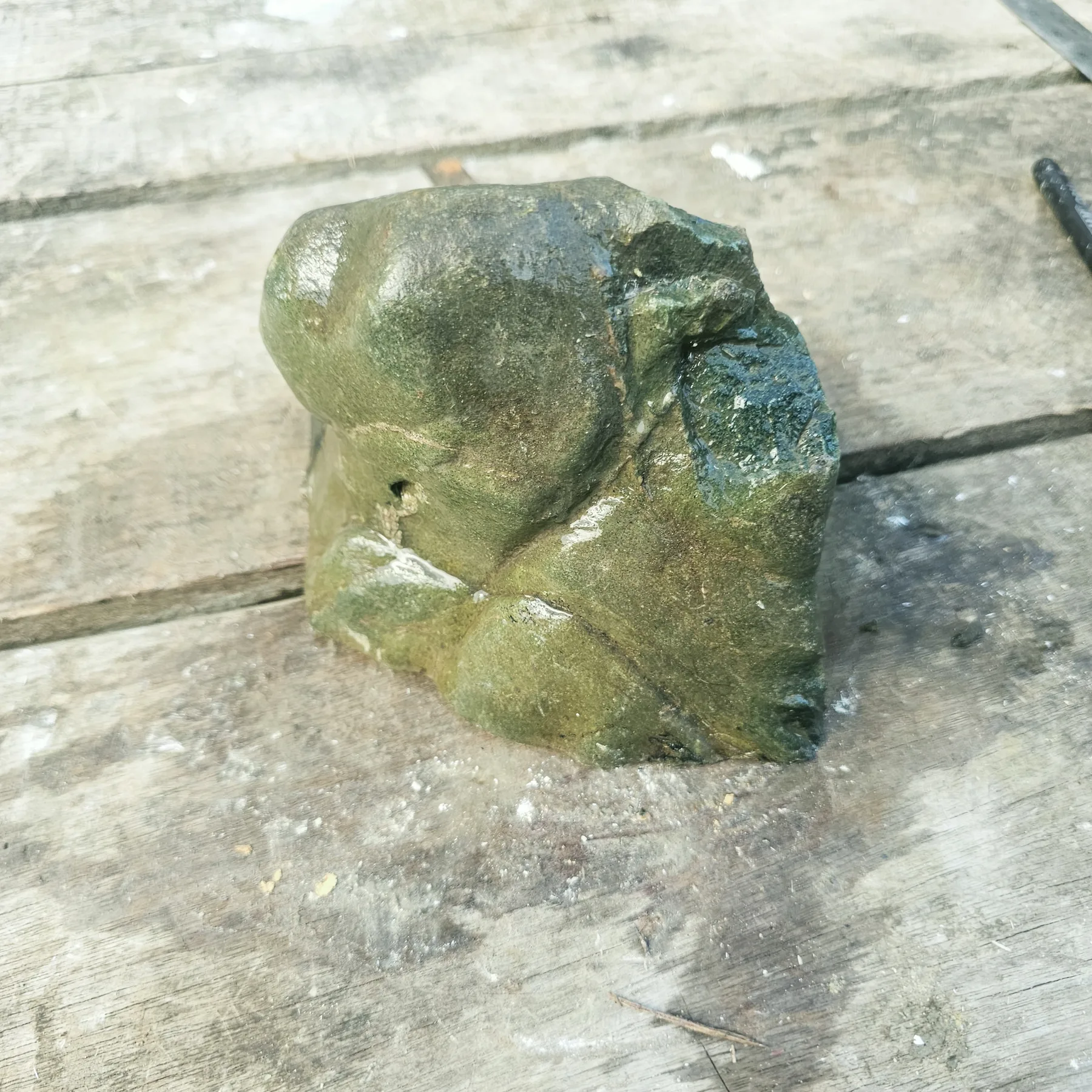 Aceh Natural Deep Blackjade Rough Stone with Smoky Gray Veining and Organic Contours – 3.7 KG