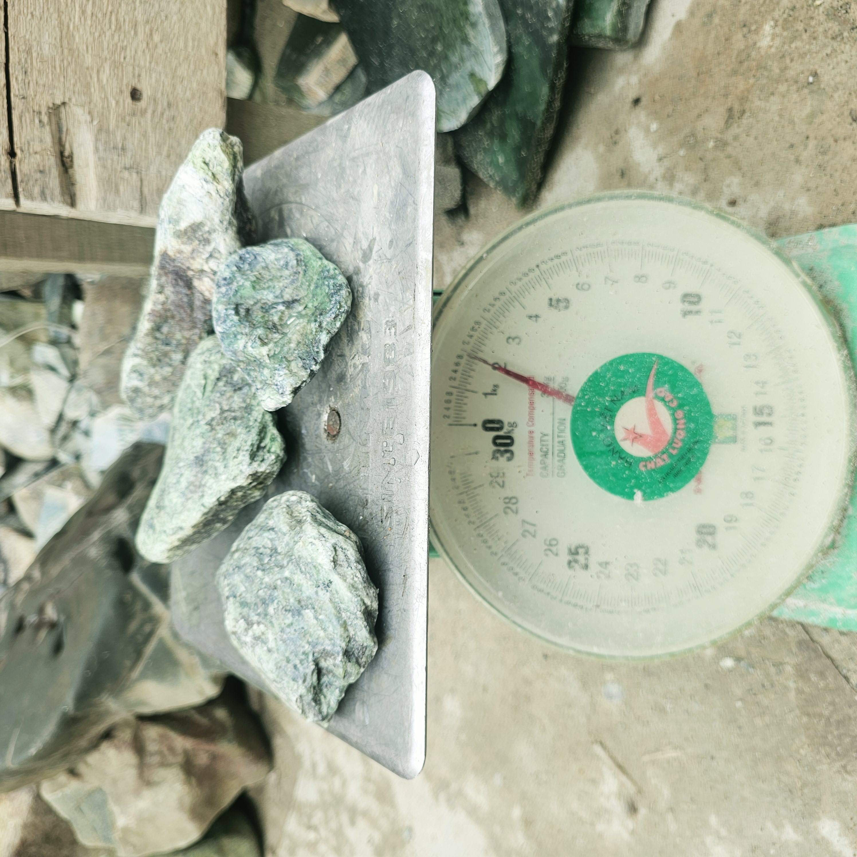 4PCS Aceh Natural Moss Green and Charcoal-Veined Ice Jade Multi-Piece Rough Stone Lot – 2 KG