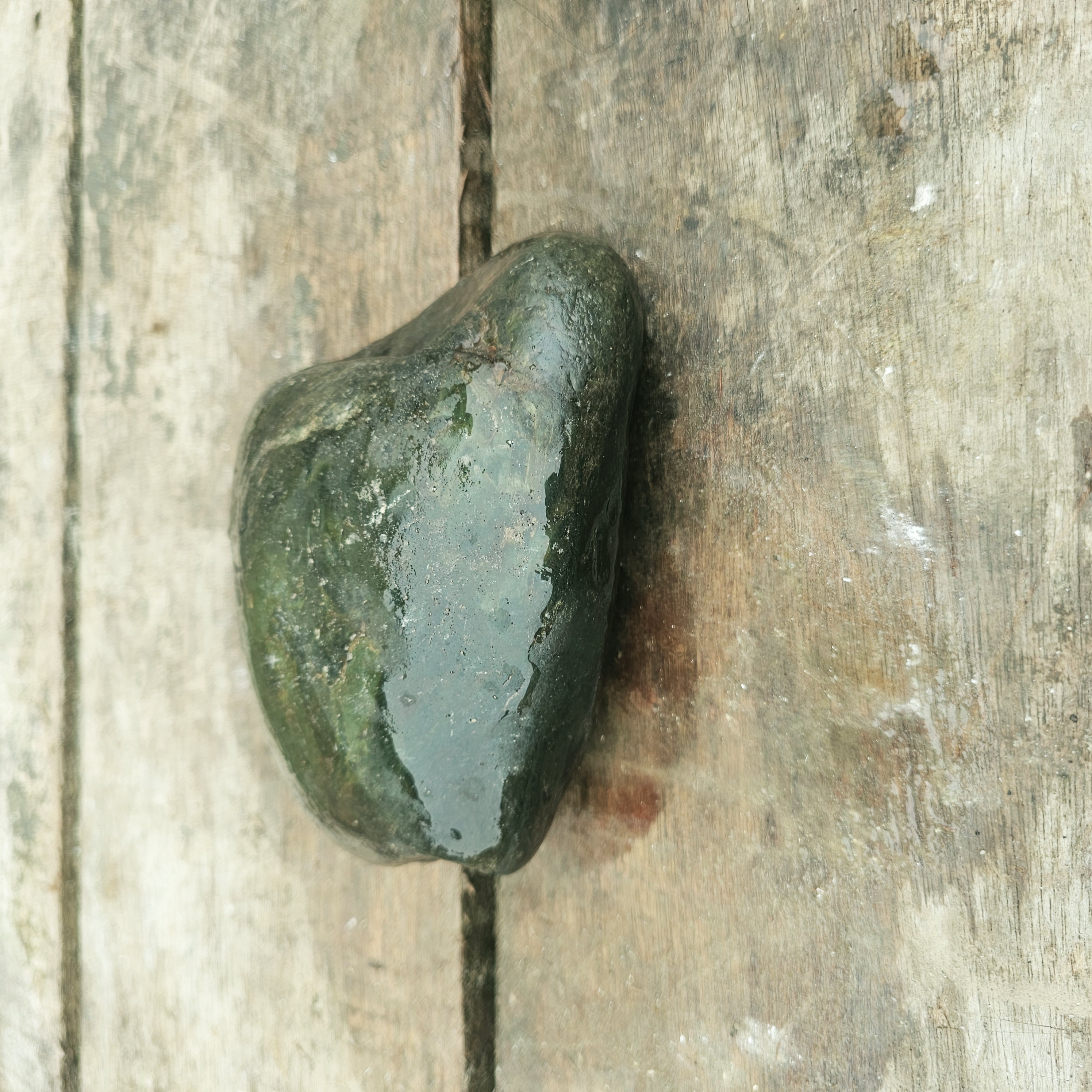 Aceh Natural Deep Blackjade with Smoky Gray Undertones and Irregular Contour Rough Stone – 2 KG