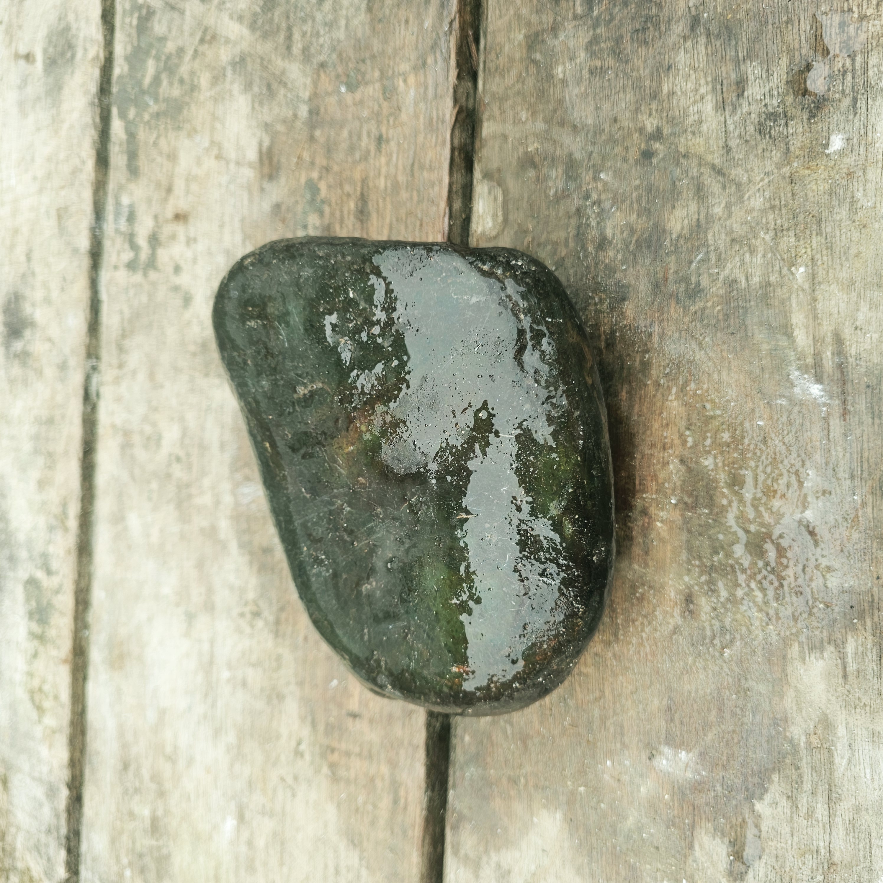 Aceh Natural Deep Blackjade with Smoky Gray Undertones and Irregular Contour Rough Stone – 2 KG