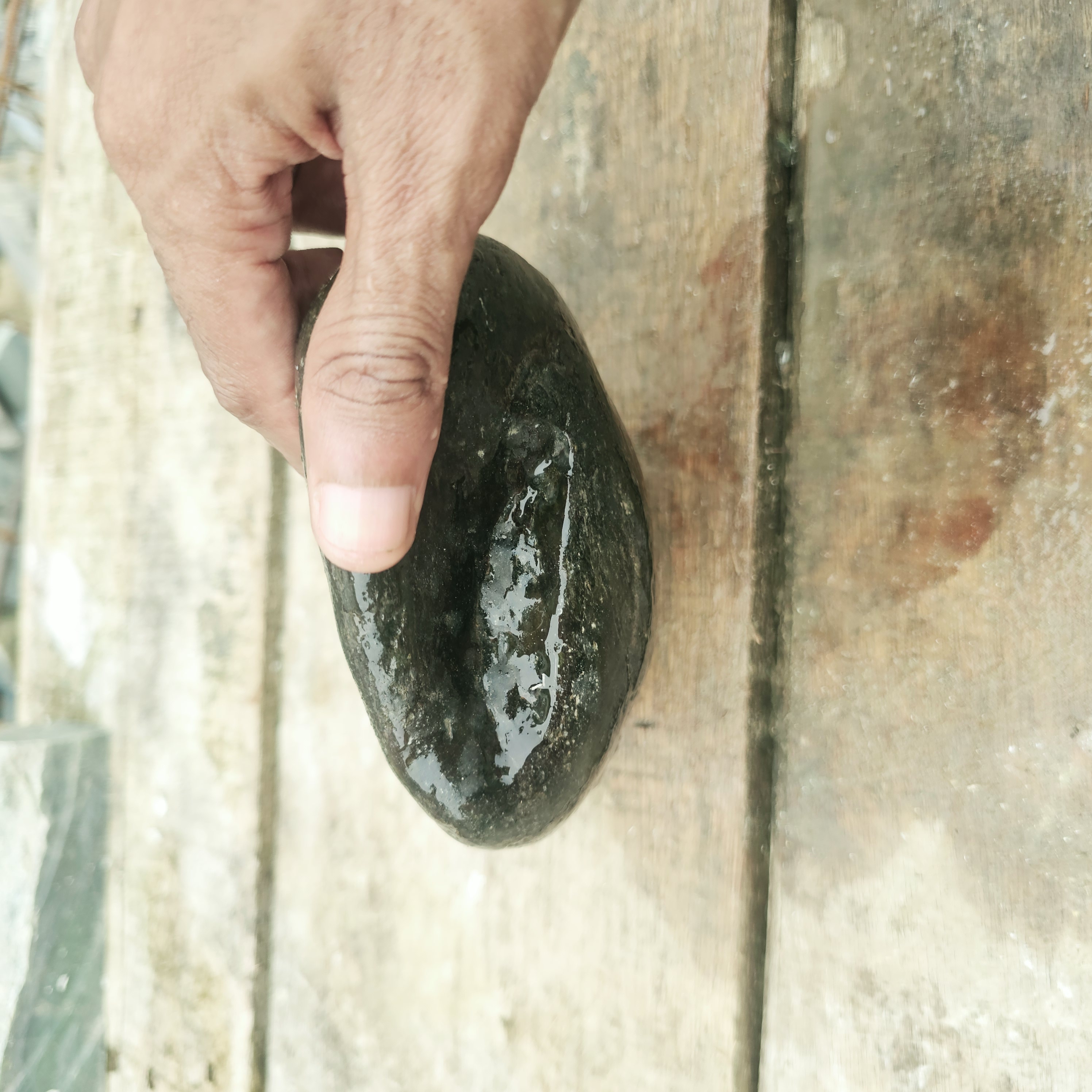 Aceh Natural Deep Blackjade with Smoky Gray Undertones and Irregular Contour Rough Stone – 2 KG