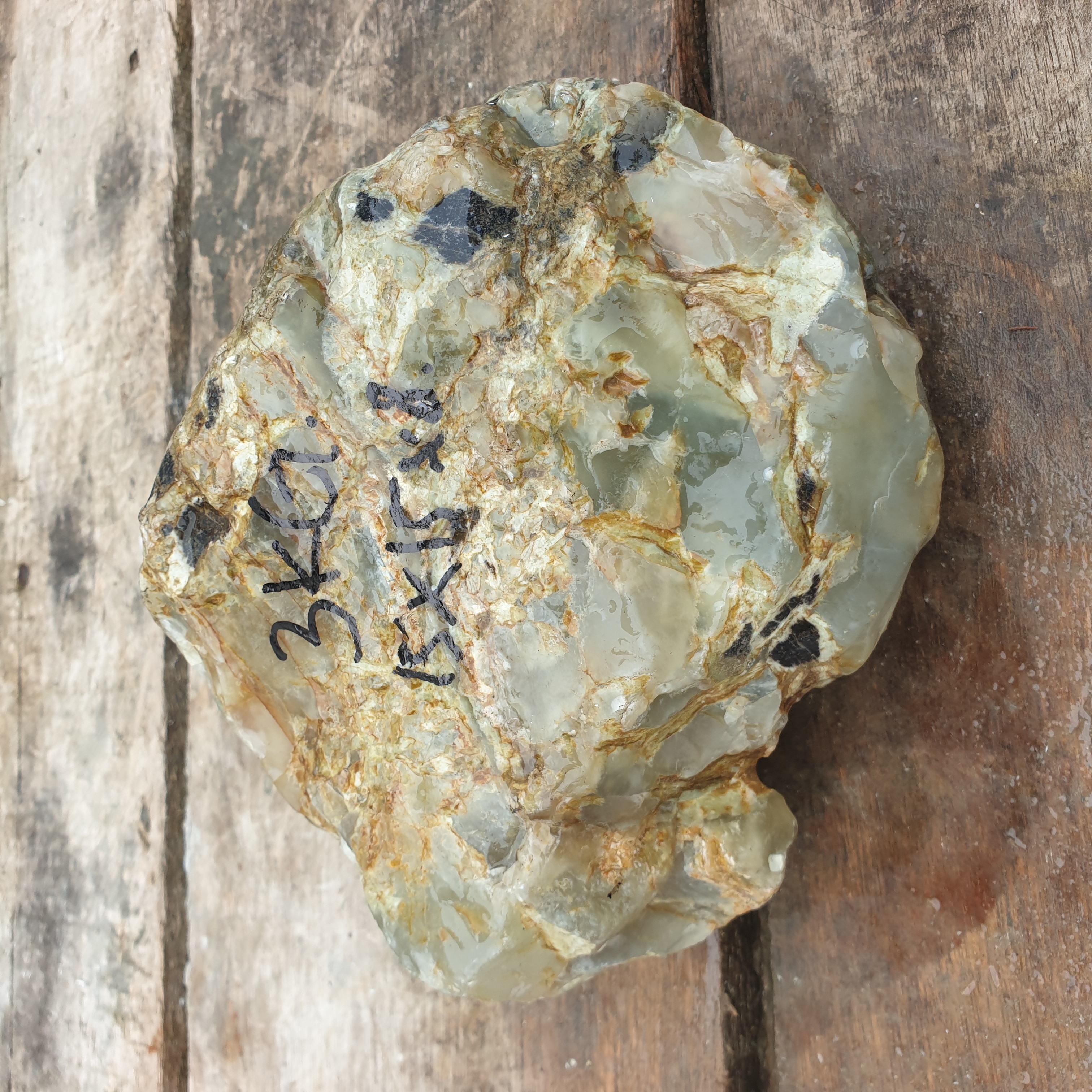 Aceh Natural Ice Jade Rough Stone with Golden-Brown Veining and Organic Mineral Inclusions – 3 KG
