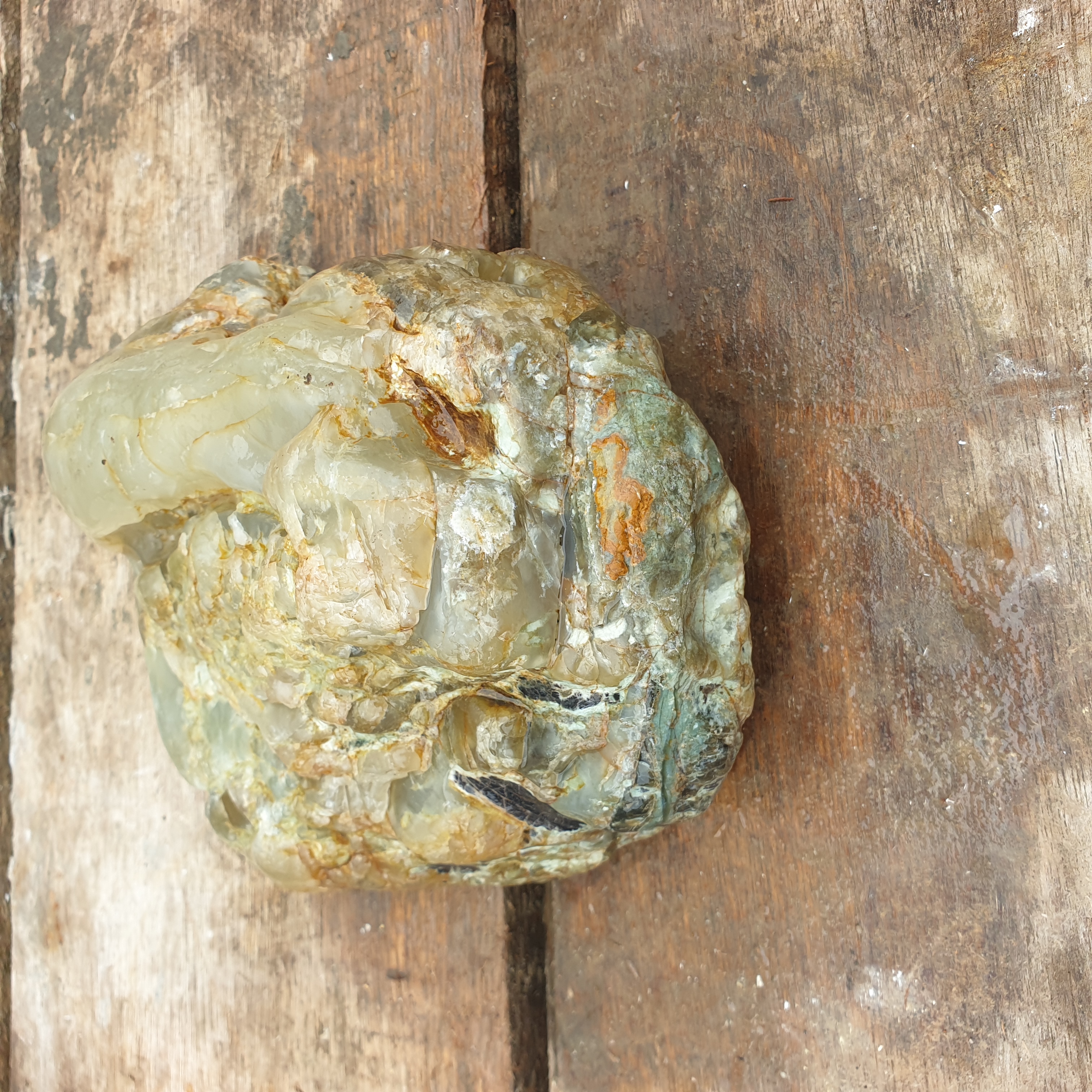 Aceh Natural Ice Jade Rough Stone with Golden-Brown Veining and Organic Mineral Inclusions – 3 KG