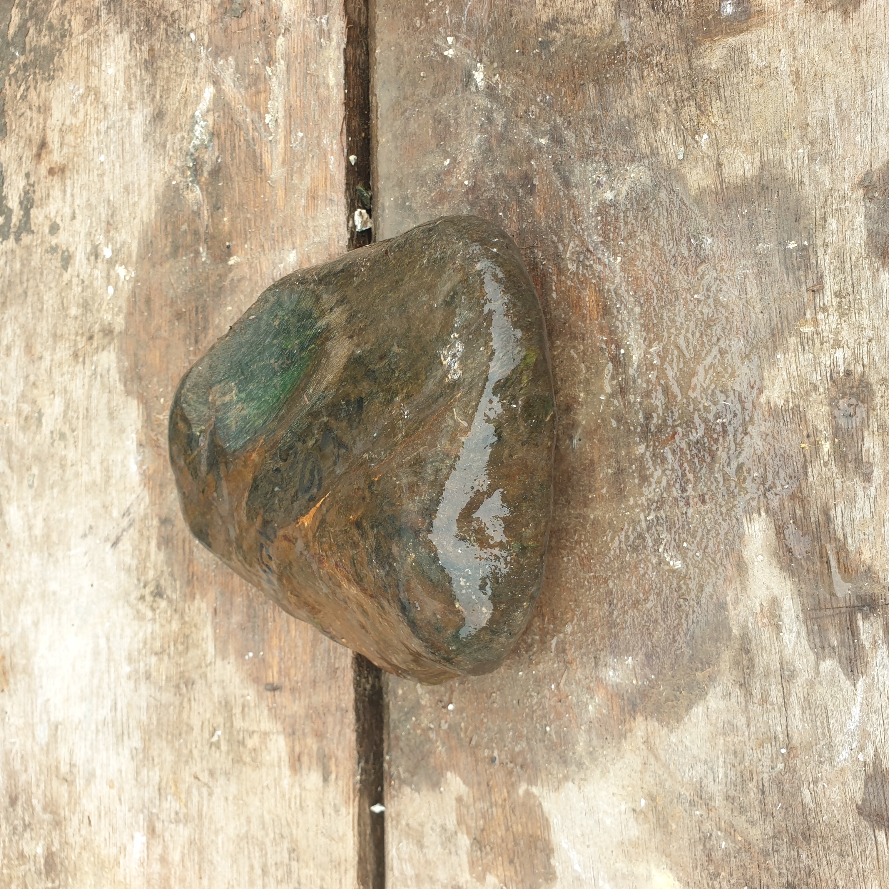 Aceh Natural Deep Blackjade with Rich Brownish Undertones and Organic Contour Rough Stone – 1.4 KG