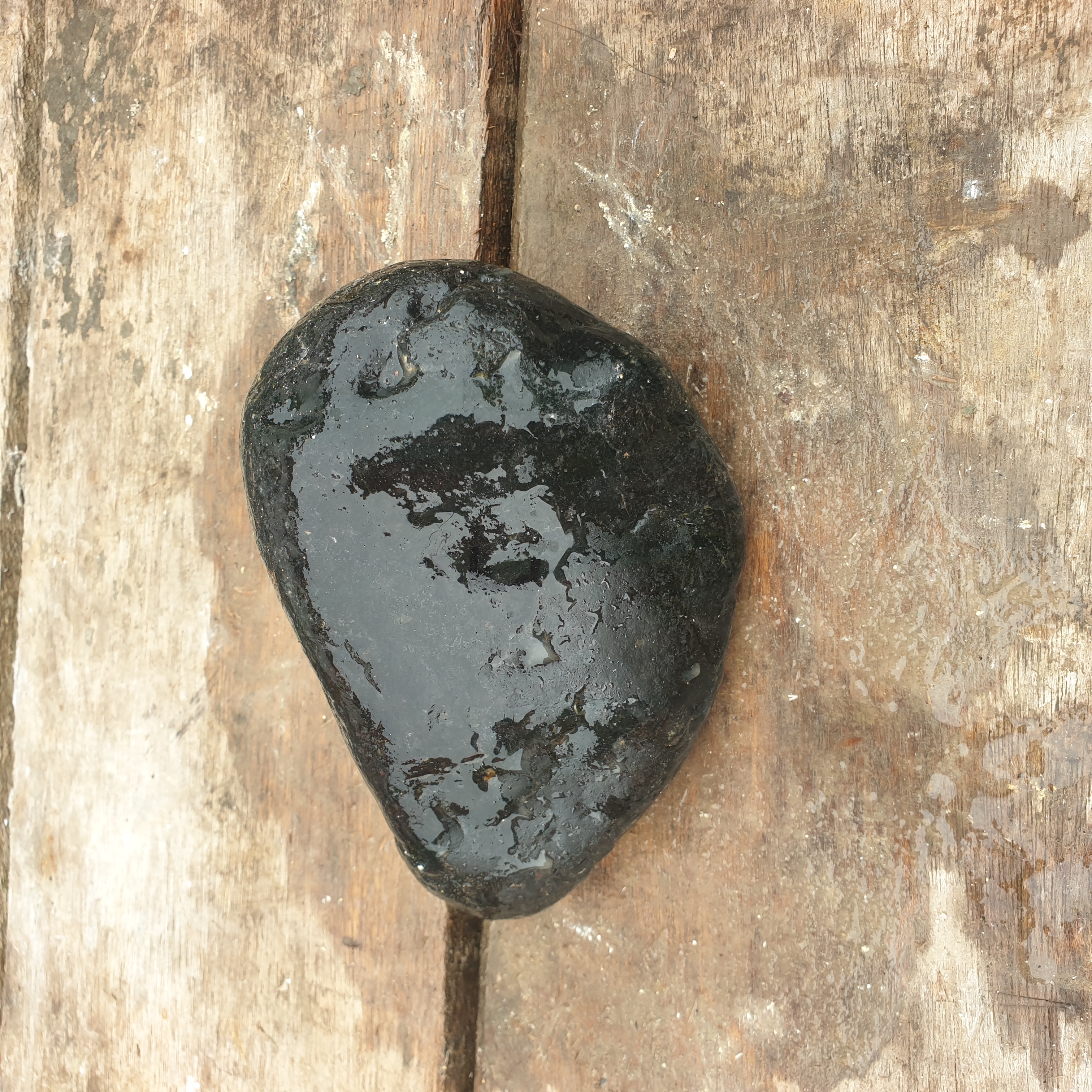 Aceh Natural Deep Blackjade with Subtle Charcoal Mottling and Smooth Contoured Rough Stone – 1.5 KG