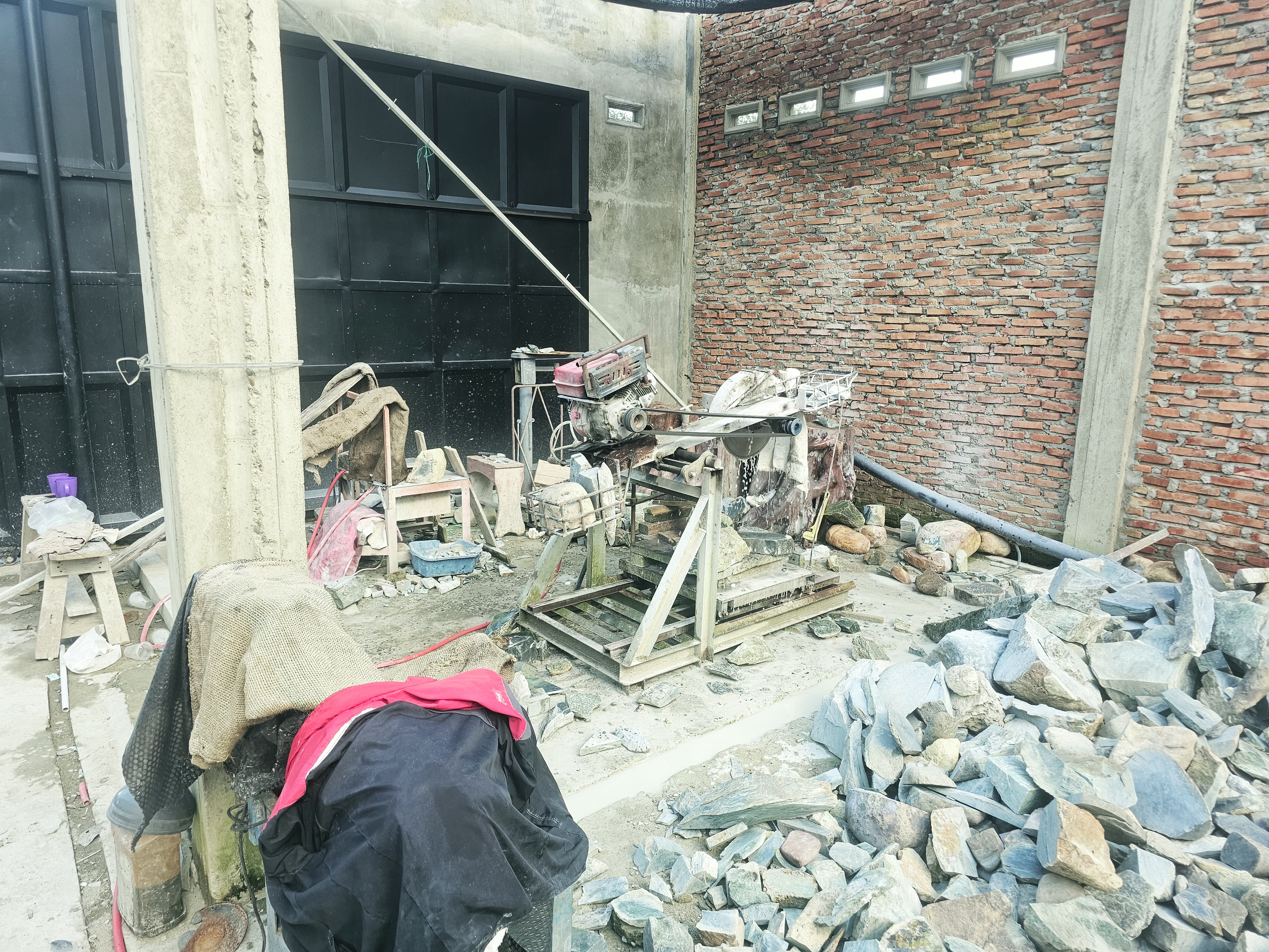 Inside the Aceh Stone Warehouse photograph 9